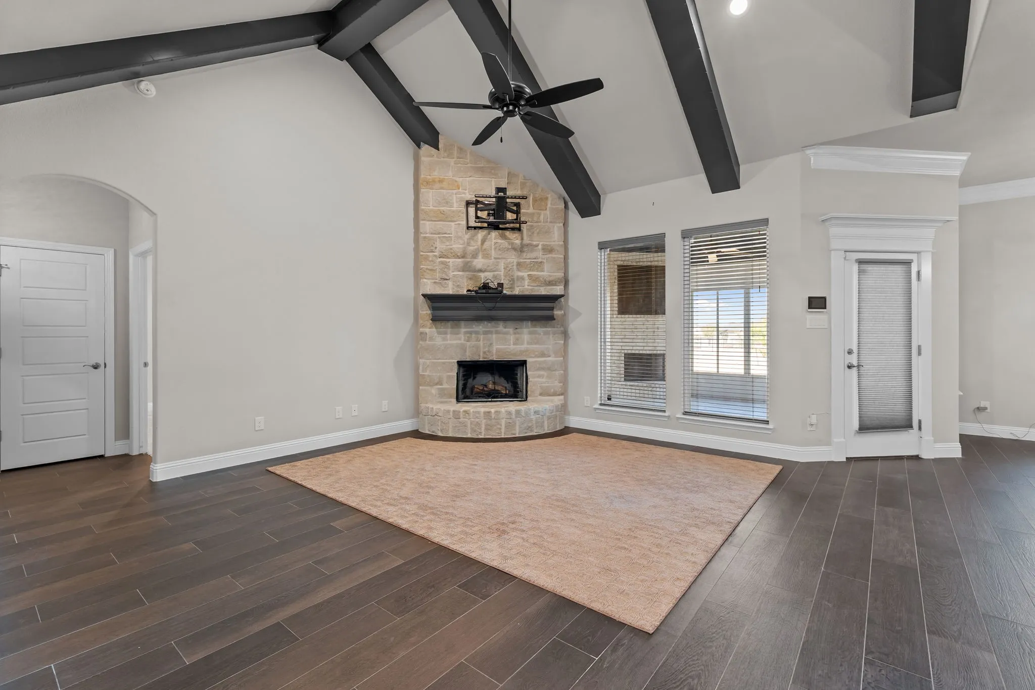 Single Family Residence For Sale in Parker County , 345 Palo Alto Drive, Springtown, Texas 76082, 4 Bedroom, 2 Bathroom, 3 Garage spaces, 2,406 Sqft, built in 2019, mls#21362401, Real Estate Agent in Springtown, Homes For Sale in Parker county, Homes For Sale in Springtown, Realtor in Springtown Texas, Real Estate Brokerage Independent Realty Texas, Luminita Cordes Realtor