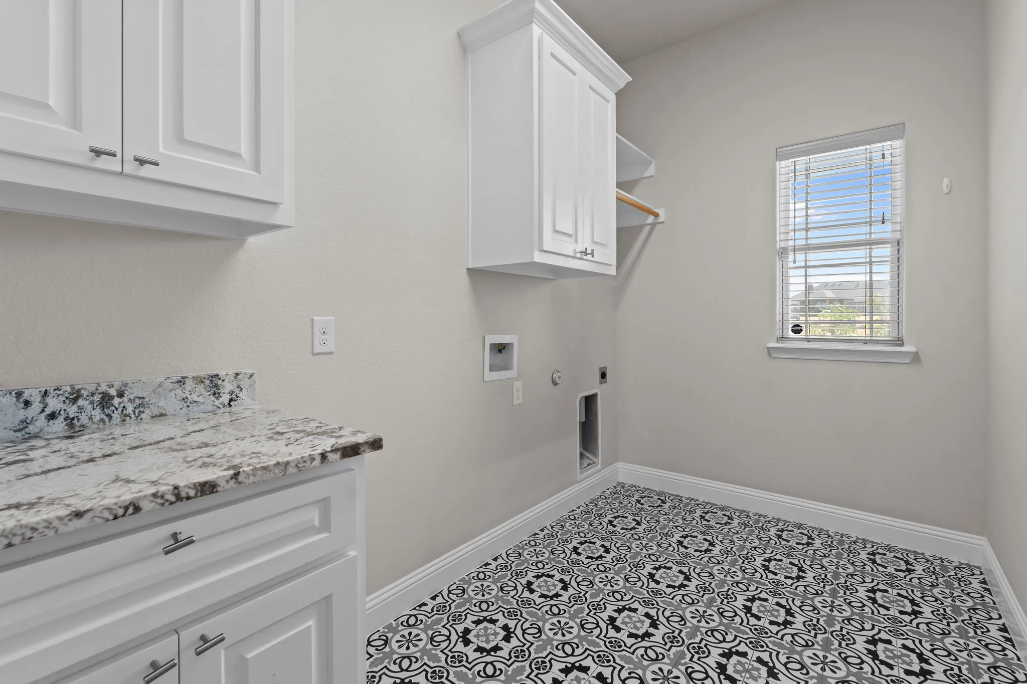 Single Family Residence For Sale in Parker County , 345 Palo Alto Drive, Springtown, Texas 76082, 4 Bedroom, 2 Bathroom, 3 Garage spaces, 2,406 Sqft, built in 2019, mls#21362401, Real Estate Agent in Springtown, Homes For Sale in Parker county, Homes For Sale in Springtown, Realtor in Springtown Texas, Real Estate Brokerage Independent Realty Texas, Luminita Cordes Realtor
