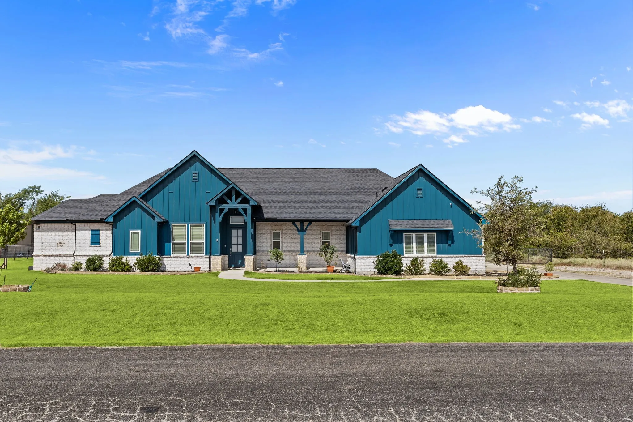 Single Family Residence For Sale in Parker County , 345 Palo Alto Drive, Springtown, Texas 76082, 4 Bedroom, 2 Bathroom, 3 Garage spaces, 2,406 Sqft, built in 2019, mls#21362401, Real Estate Agent in Springtown, Homes For Sale in Parker county, Homes For Sale in Springtown, Realtor in Springtown Texas, Real Estate Brokerage Independent Realty Texas, Luminita Cordes Realtor