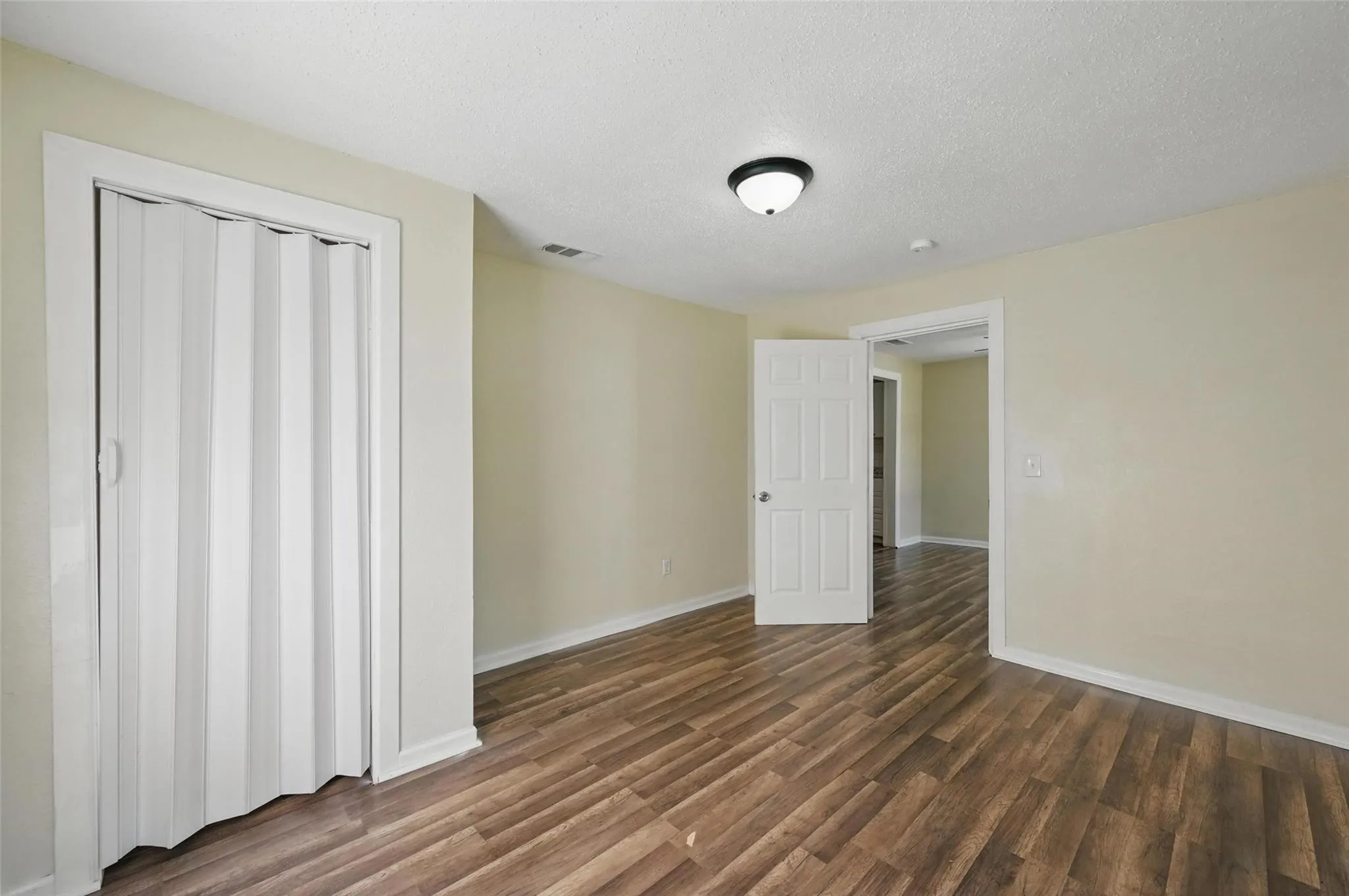 Single Family Residence For Sale in Tarrant County , 5511 Fletcher Avenue, Fort Worth, Texas 76107, 2 Bedroom, 1 Bathroom, Garage spaces, 696 Sqft, built in 1925, mls#21363554, Real Estate Agent in Fort Worth, Homes For Sale in Tarrant county, Homes For Sale in Fort Worth, Realtor in Fort Worth Texas, Real Estate Brokerage Independent Realty Texas, Luminita Cordes Realtor