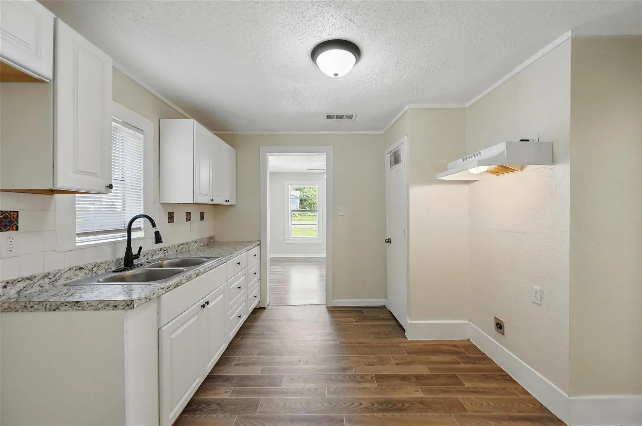 Single Family Residence For Sale in Tarrant County , 5511 Fletcher Avenue, Fort Worth, Texas 76107, 2 Bedroom, 1 Bathroom, Garage spaces, 696 Sqft, built in 1925, mls#21363554, Real Estate Agent in Fort Worth, Homes For Sale in Tarrant county, Homes For Sale in Fort Worth, Realtor in Fort Worth Texas, Real Estate Brokerage Independent Realty Texas, Luminita Cordes Realtor
