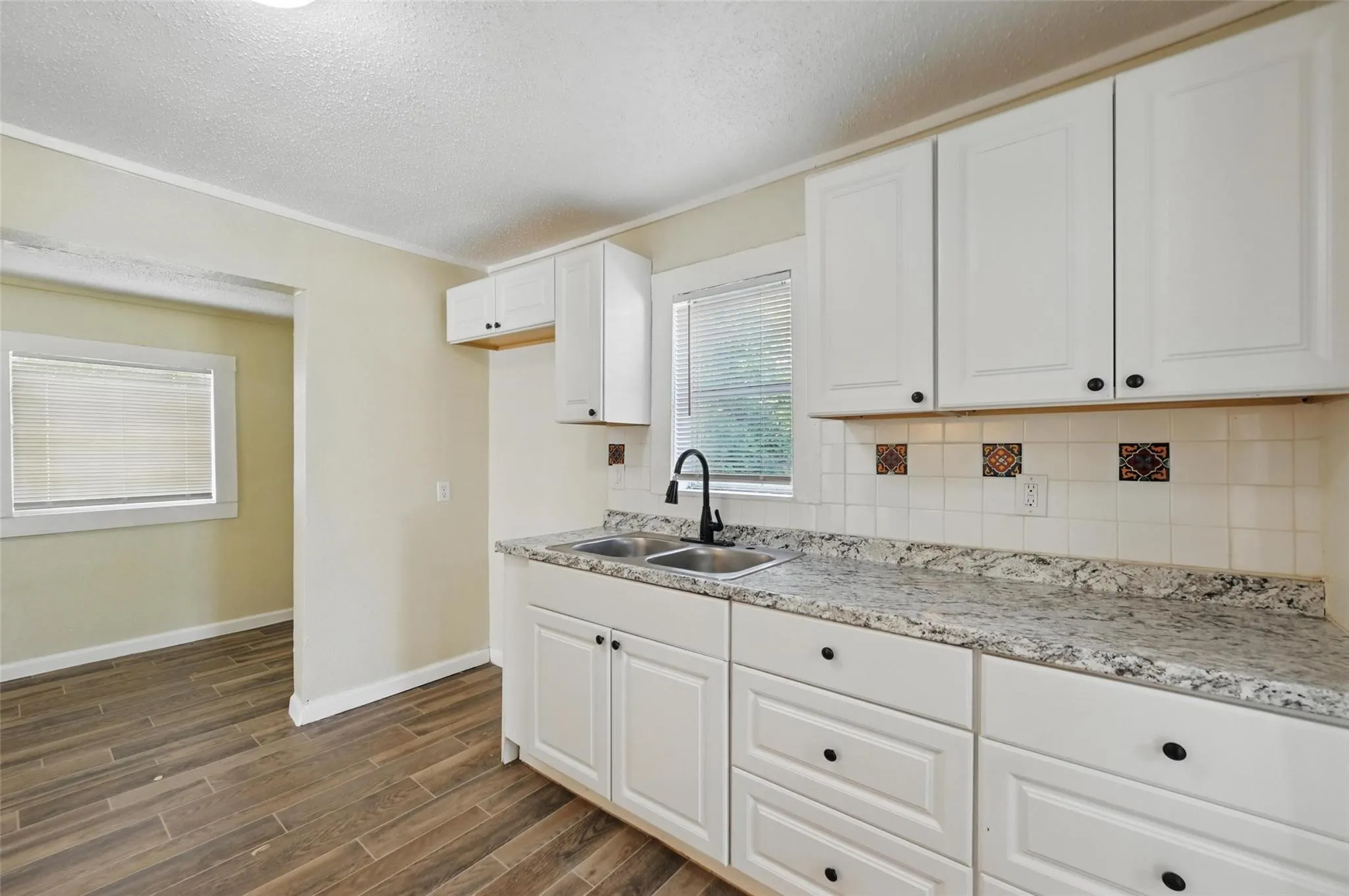 Single Family Residence For Sale in Tarrant County , 5511 Fletcher Avenue, Fort Worth, Texas 76107, 2 Bedroom, 1 Bathroom, Garage spaces, 696 Sqft, built in 1925, mls#21363554, Real Estate Agent in Fort Worth, Homes For Sale in Tarrant county, Homes For Sale in Fort Worth, Realtor in Fort Worth Texas, Real Estate Brokerage Independent Realty Texas, Luminita Cordes Realtor