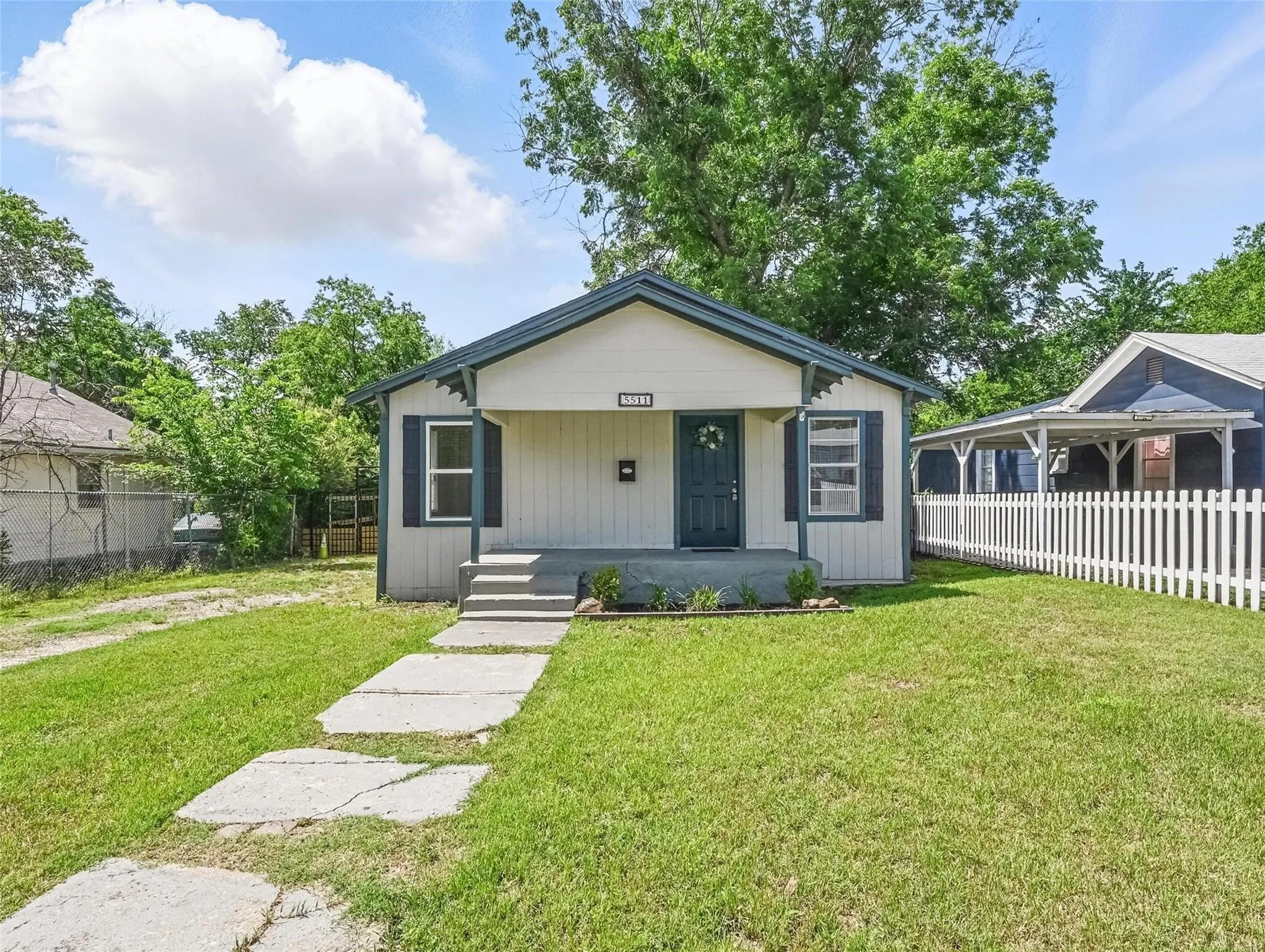 Single Family Residence For Sale in Tarrant County , 5511 Fletcher Avenue, Fort Worth, Texas 76107, 2 Bedroom, 1 Bathroom, Garage spaces, 696 Sqft, built in 1925, mls#21363554, Real Estate Agent in Fort Worth, Homes For Sale in Tarrant county, Homes For Sale in Fort Worth, Realtor in Fort Worth Texas, Real Estate Brokerage Independent Realty Texas, Luminita Cordes Realtor