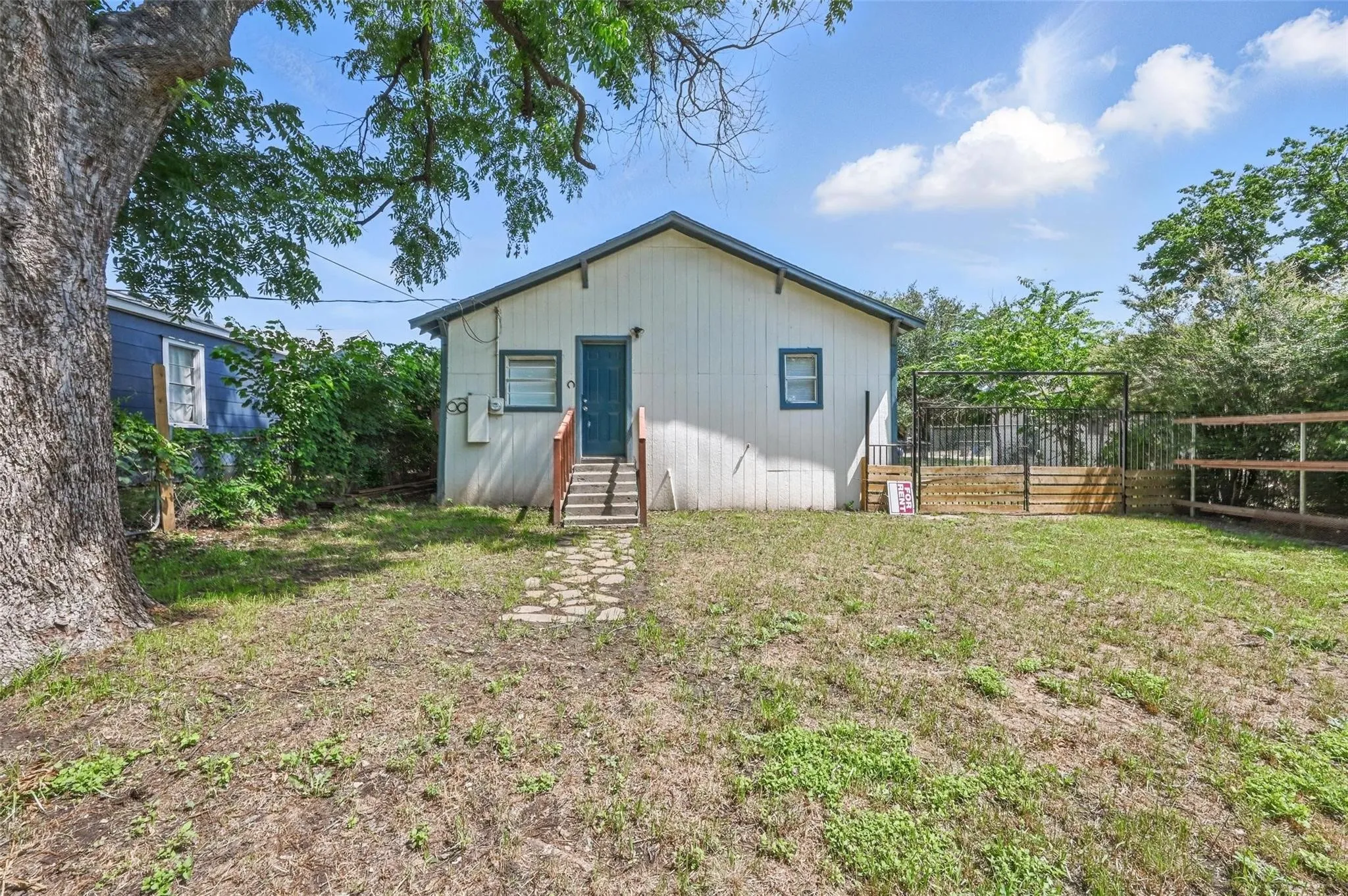 Single Family Residence For Sale in Tarrant County , 5511 Fletcher Avenue, Fort Worth, Texas 76107, 2 Bedroom, 1 Bathroom, Garage spaces, 696 Sqft, built in 1925, mls#21363554, Real Estate Agent in Fort Worth, Homes For Sale in Tarrant county, Homes For Sale in Fort Worth, Realtor in Fort Worth Texas, Real Estate Brokerage Independent Realty Texas, Luminita Cordes Realtor