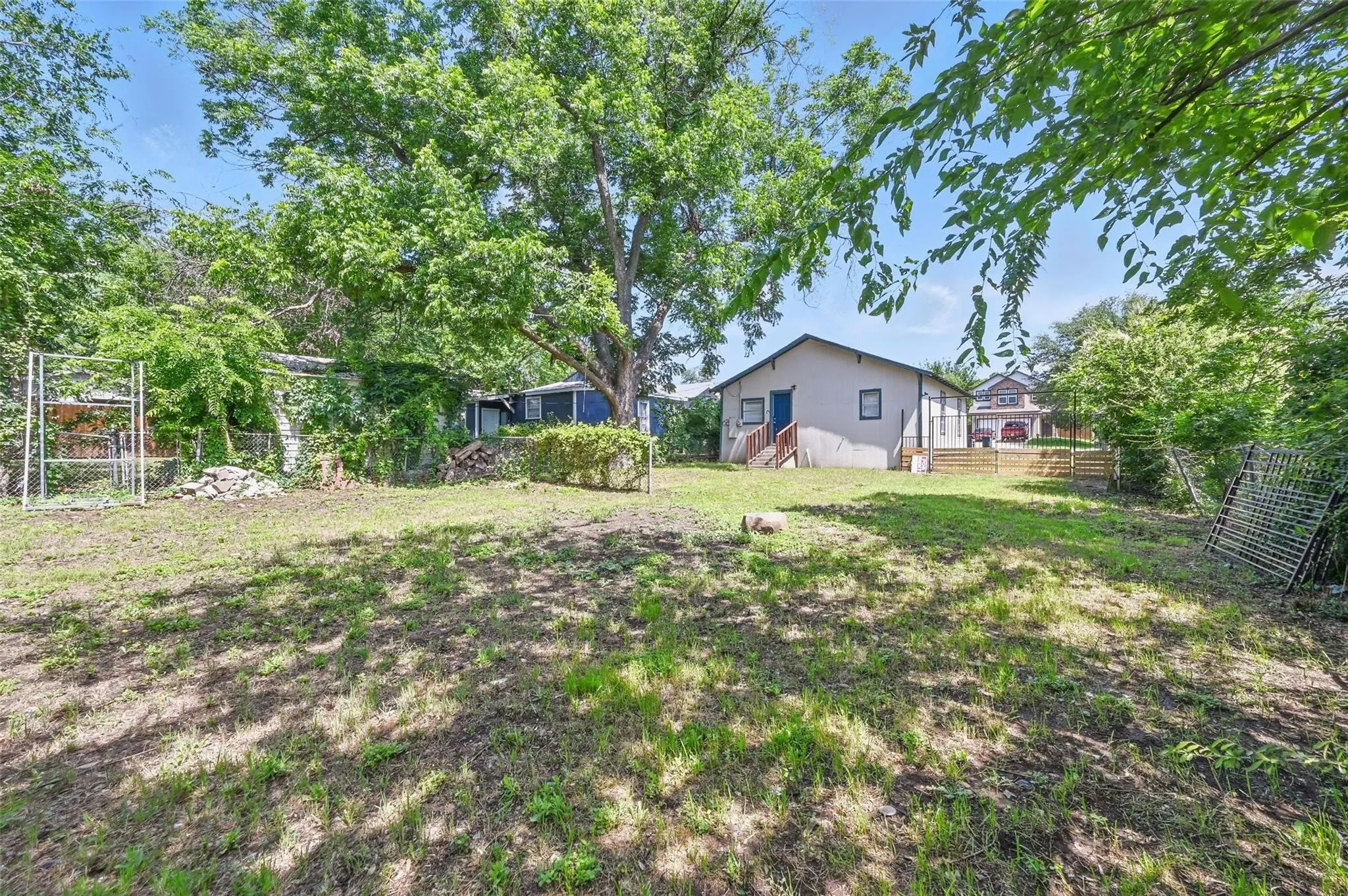 Single Family Residence For Sale in Tarrant County , 5511 Fletcher Avenue, Fort Worth, Texas 76107, 2 Bedroom, 1 Bathroom, Garage spaces, 696 Sqft, built in 1925, mls#21363554, Real Estate Agent in Fort Worth, Homes For Sale in Tarrant county, Homes For Sale in Fort Worth, Realtor in Fort Worth Texas, Real Estate Brokerage Independent Realty Texas, Luminita Cordes Realtor