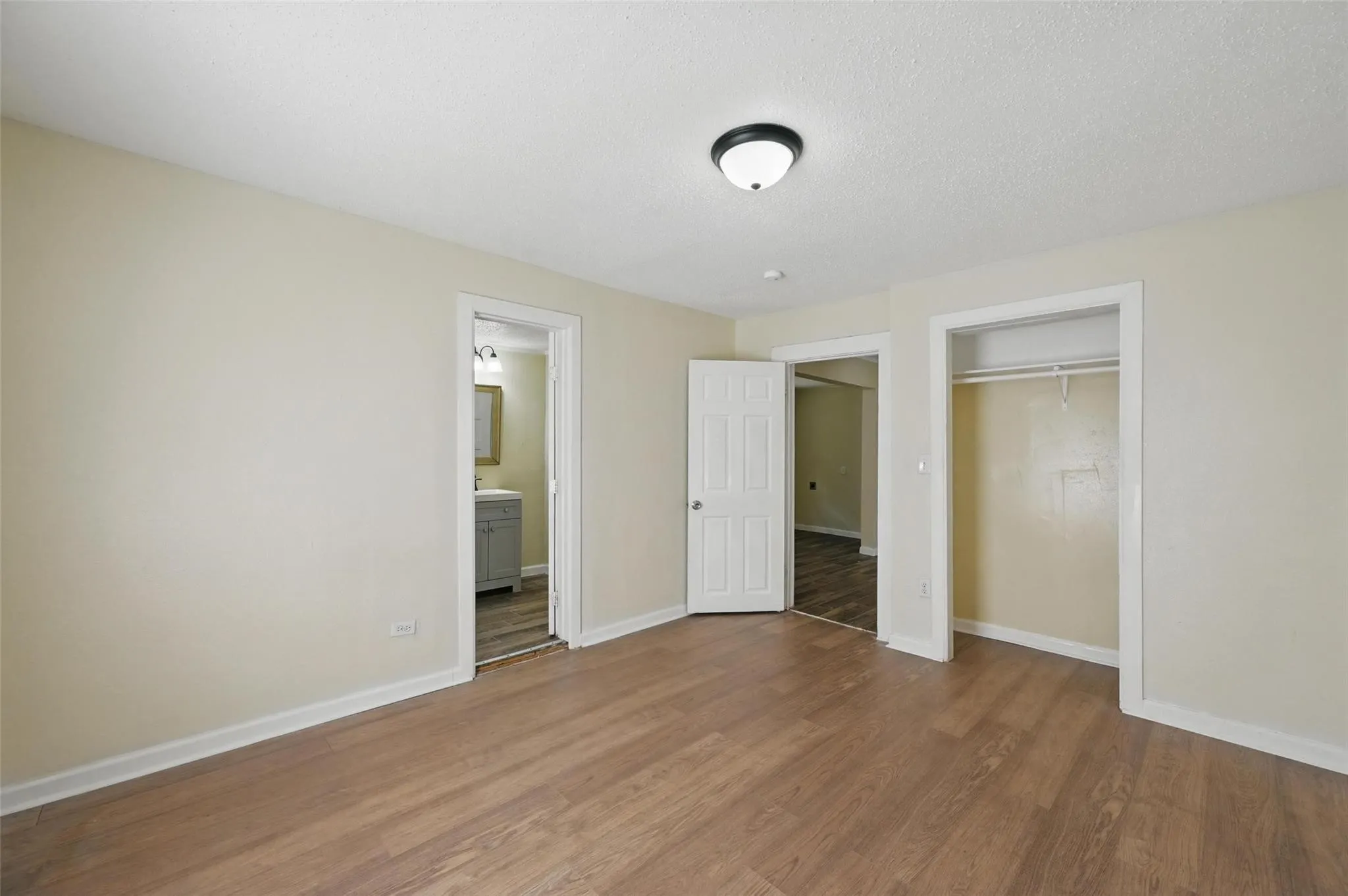 Single Family Residence For Sale in Tarrant County , 5511 Fletcher Avenue, Fort Worth, Texas 76107, 2 Bedroom, 1 Bathroom, Garage spaces, 696 Sqft, built in 1925, mls#21363554, Real Estate Agent in Fort Worth, Homes For Sale in Tarrant county, Homes For Sale in Fort Worth, Realtor in Fort Worth Texas, Real Estate Brokerage Independent Realty Texas, Luminita Cordes Realtor