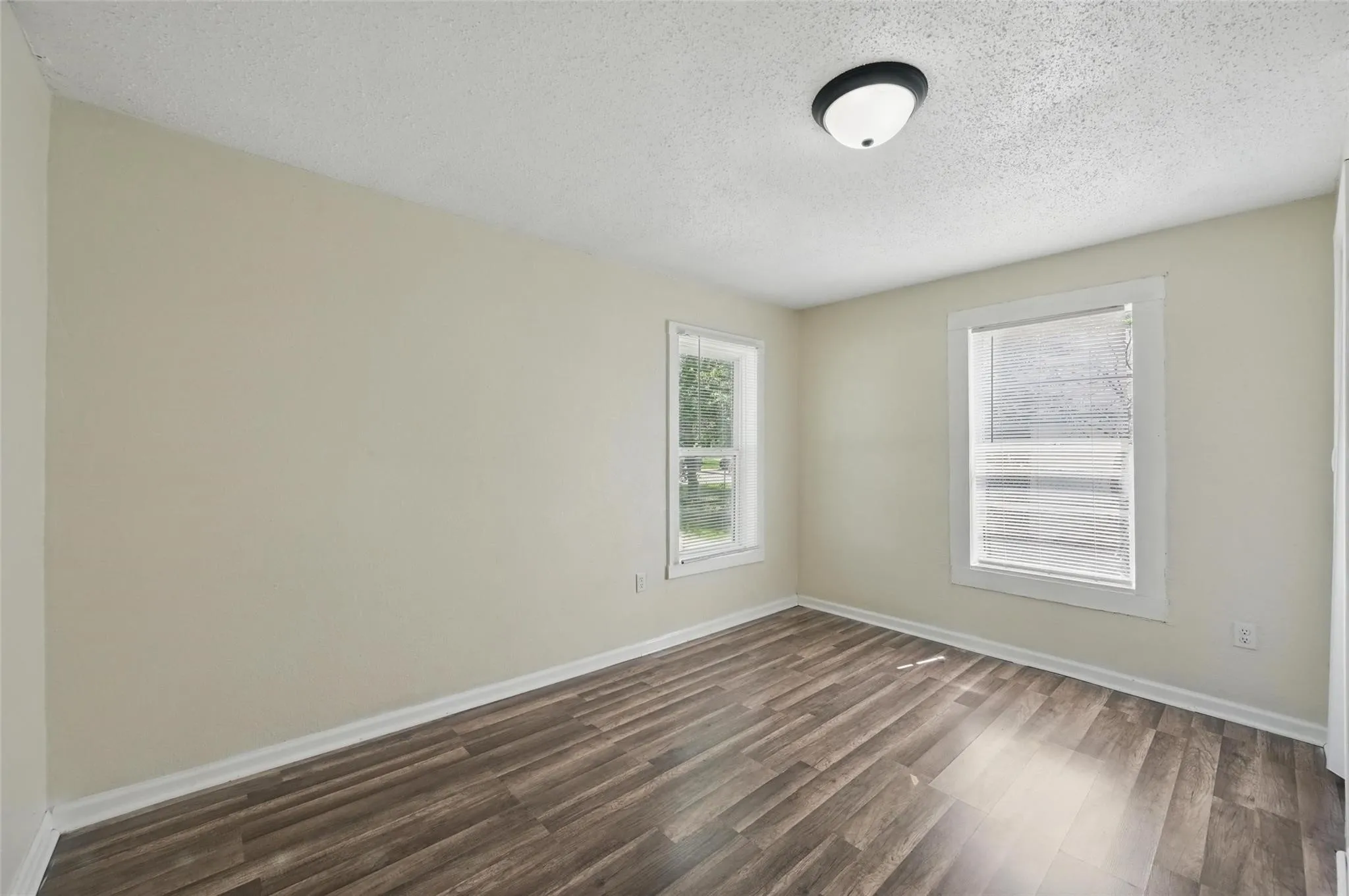 Single Family Residence For Sale in Tarrant County , 5511 Fletcher Avenue, Fort Worth, Texas 76107, 2 Bedroom, 1 Bathroom, Garage spaces, 696 Sqft, built in 1925, mls#21363554, Real Estate Agent in Fort Worth, Homes For Sale in Tarrant county, Homes For Sale in Fort Worth, Realtor in Fort Worth Texas, Real Estate Brokerage Independent Realty Texas, Luminita Cordes Realtor