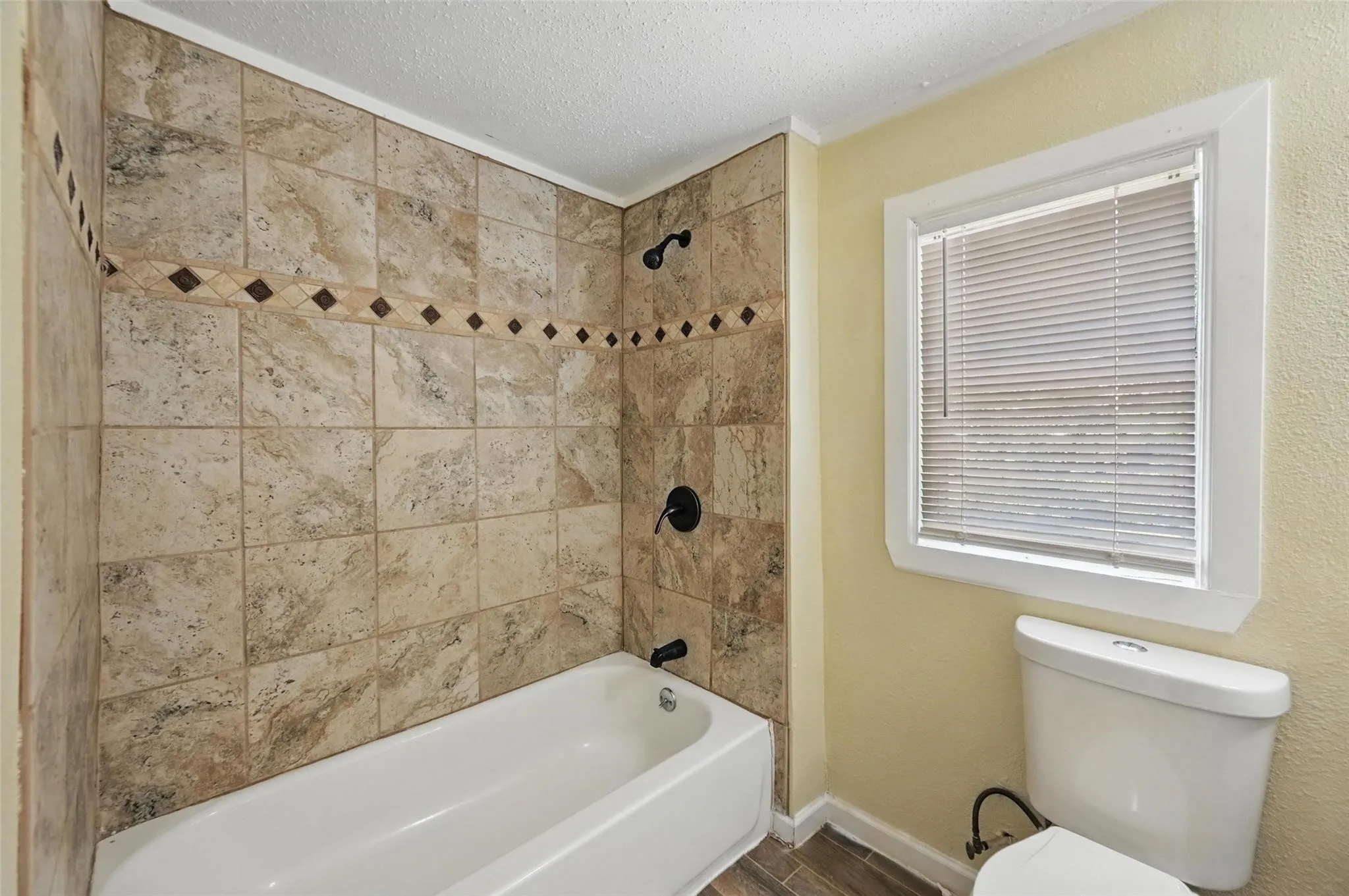Single Family Residence For Sale in Tarrant County , 5511 Fletcher Avenue, Fort Worth, Texas 76107, 2 Bedroom, 1 Bathroom, Garage spaces, 696 Sqft, built in 1925, mls#21363554, Real Estate Agent in Fort Worth, Homes For Sale in Tarrant county, Homes For Sale in Fort Worth, Realtor in Fort Worth Texas, Real Estate Brokerage Independent Realty Texas, Luminita Cordes Realtor
