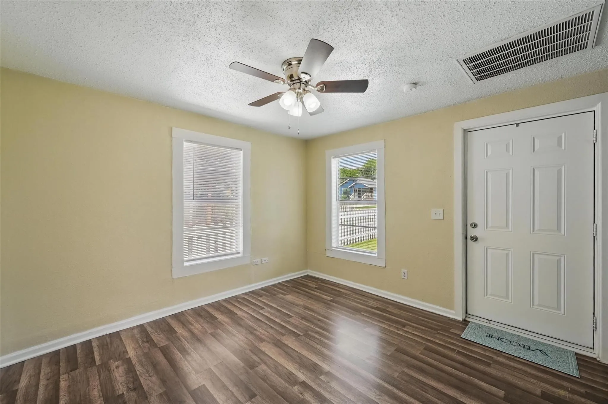 Single Family Residence For Sale in Tarrant County , 5511 Fletcher Avenue, Fort Worth, Texas 76107, 2 Bedroom, 1 Bathroom, Garage spaces, 696 Sqft, built in 1925, mls#21363554, Real Estate Agent in Fort Worth, Homes For Sale in Tarrant county, Homes For Sale in Fort Worth, Realtor in Fort Worth Texas, Real Estate Brokerage Independent Realty Texas, Luminita Cordes Realtor