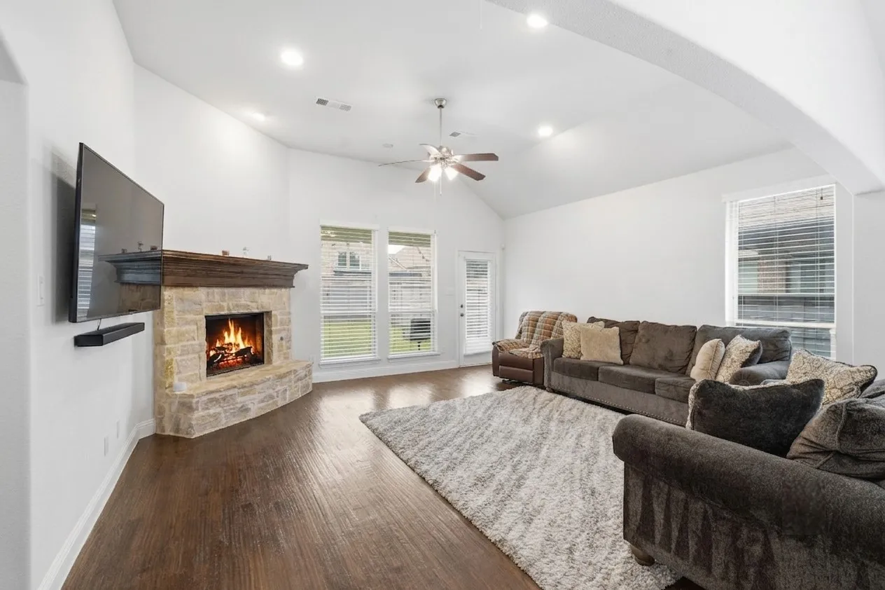 Single Family Residence For Rent in Denton County , 4500 Canopy Street, Little Elm, Texas 76227, 4 Bedroom, 3 Bathroom, 2 Garage spaces, 2,249 Sqft, built in 2017, Price $2,800, mls#21363581, Real Estate Agent in Little Elm, Homes For Rent in Denton county, Homes For Rent in Little Elm, Realtor in Little Elm Texas, Real Estate Brokerage Independent Realty Texas, Luminita Cordes Realtor