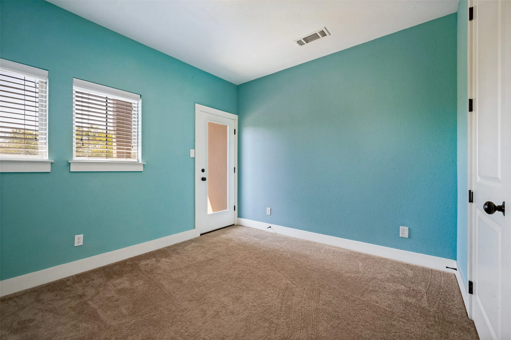 Single Family Residence For Sale in Denton County , 3037 Solana Circle, Denton, Texas 76207, 3 Bedroom, 3 Bathroom, 2 Garage spaces, 1,906 Sqft, built in 2017, mls#21317374, Real Estate Agent in Denton, Homes For Sale in Denton county, Homes For Sale in Denton, Realtor in Denton Texas, Real Estate Brokerage Independent Realty Texas, Luminita Cordes Realtor