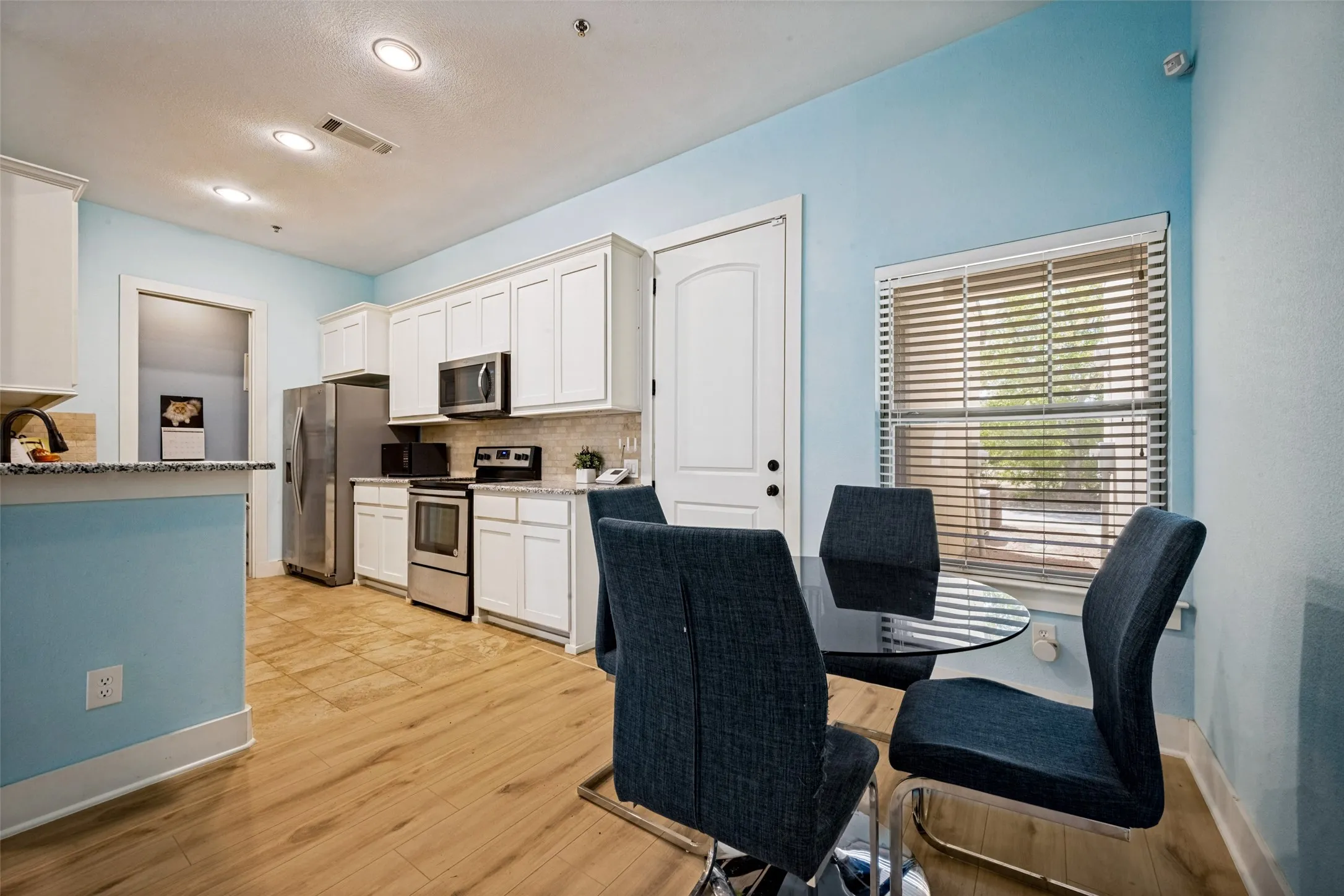 Single Family Residence For Sale in Denton County , 3037 Solana Circle, Denton, Texas 76207, 3 Bedroom, 3 Bathroom, 2 Garage spaces, 1,906 Sqft, built in 2017, mls#21317374, Real Estate Agent in Denton, Homes For Sale in Denton county, Homes For Sale in Denton, Realtor in Denton Texas, Real Estate Brokerage Independent Realty Texas, Luminita Cordes Realtor
