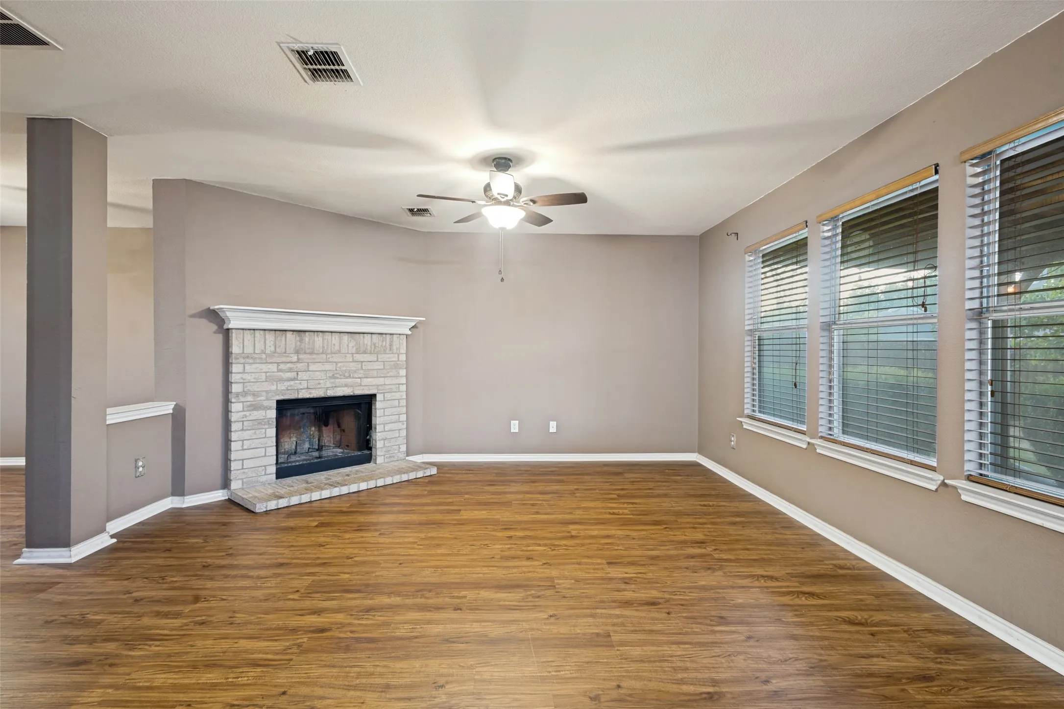 Single Family Residence For Sale in Collin County , 2616 Buckskin Drive, Mc Kinney, Texas 75071, 3 Bedroom, 3 Bathroom, 2 Garage spaces, 1,984 Sqft, built in 2000, mls#21361113, Real Estate Agent in Mc Kinney, Homes For Sale in Collin county, Homes For Sale in Mc Kinney, Realtor in Mc Kinney Texas, Real Estate Brokerage Independent Realty Texas, Luminita Cordes Realtor