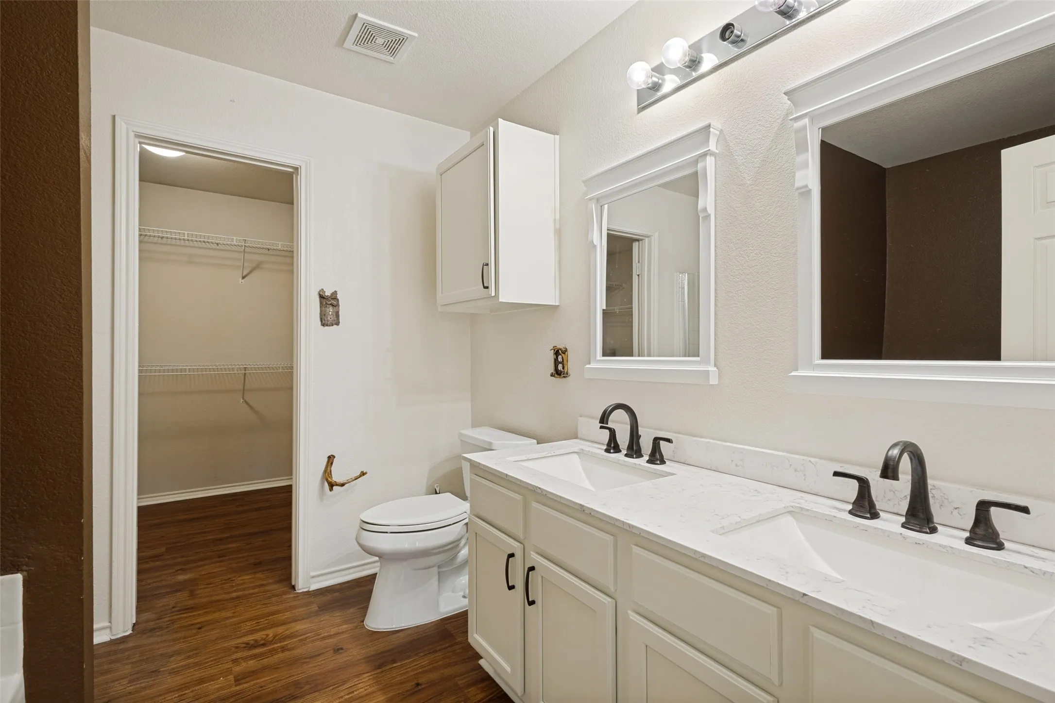 Single Family Residence For Sale in Collin County , 2616 Buckskin Drive, Mc Kinney, Texas 75071, 3 Bedroom, 3 Bathroom, 2 Garage spaces, 1,984 Sqft, built in 2000, mls#21361113, Real Estate Agent in Mc Kinney, Homes For Sale in Collin county, Homes For Sale in Mc Kinney, Realtor in Mc Kinney Texas, Real Estate Brokerage Independent Realty Texas, Luminita Cordes Realtor