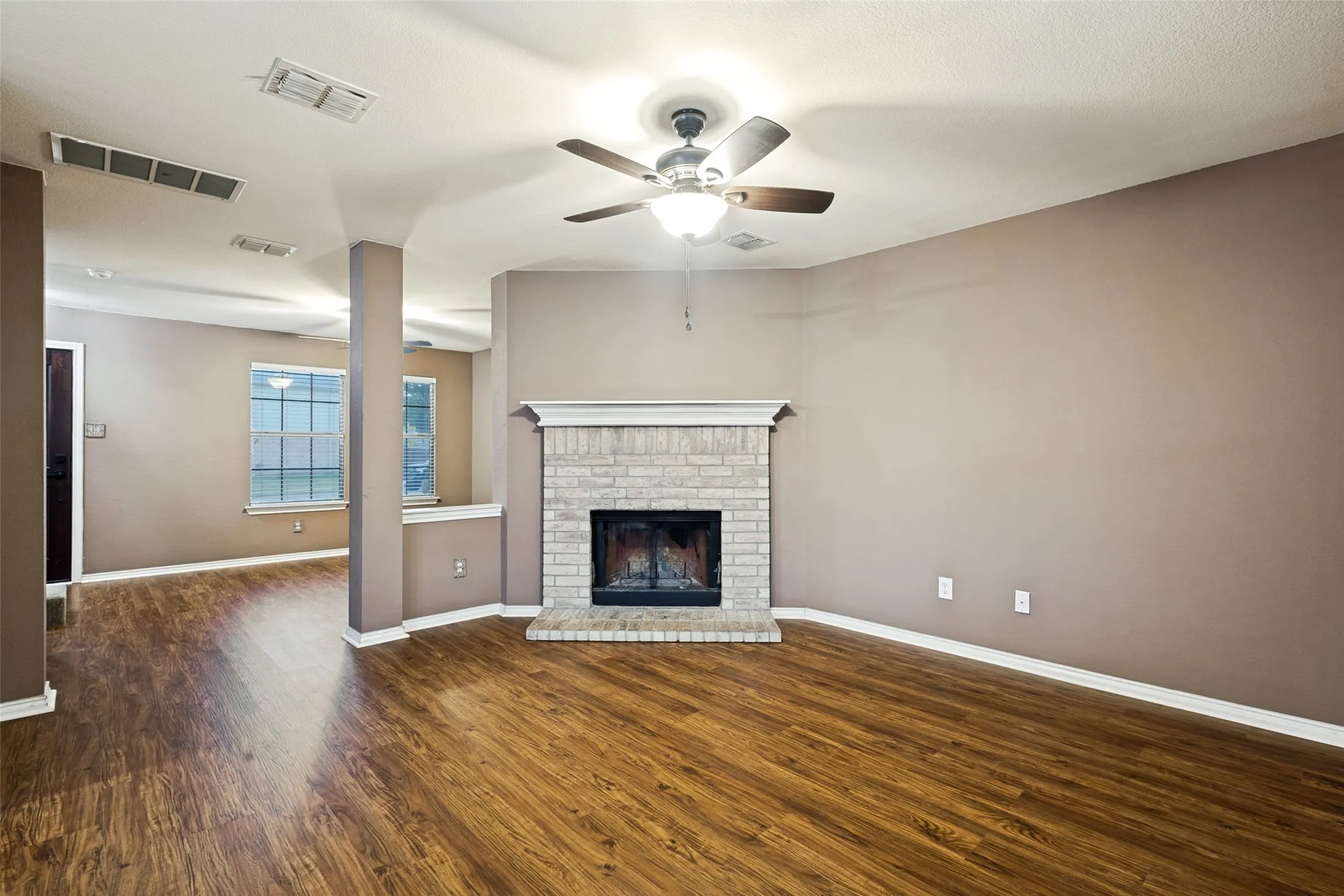Single Family Residence For Sale in Collin County , 2616 Buckskin Drive, Mc Kinney, Texas 75071, 3 Bedroom, 3 Bathroom, 2 Garage spaces, 1,984 Sqft, built in 2000, mls#21361113, Real Estate Agent in Mc Kinney, Homes For Sale in Collin county, Homes For Sale in Mc Kinney, Realtor in Mc Kinney Texas, Real Estate Brokerage Independent Realty Texas, Luminita Cordes Realtor