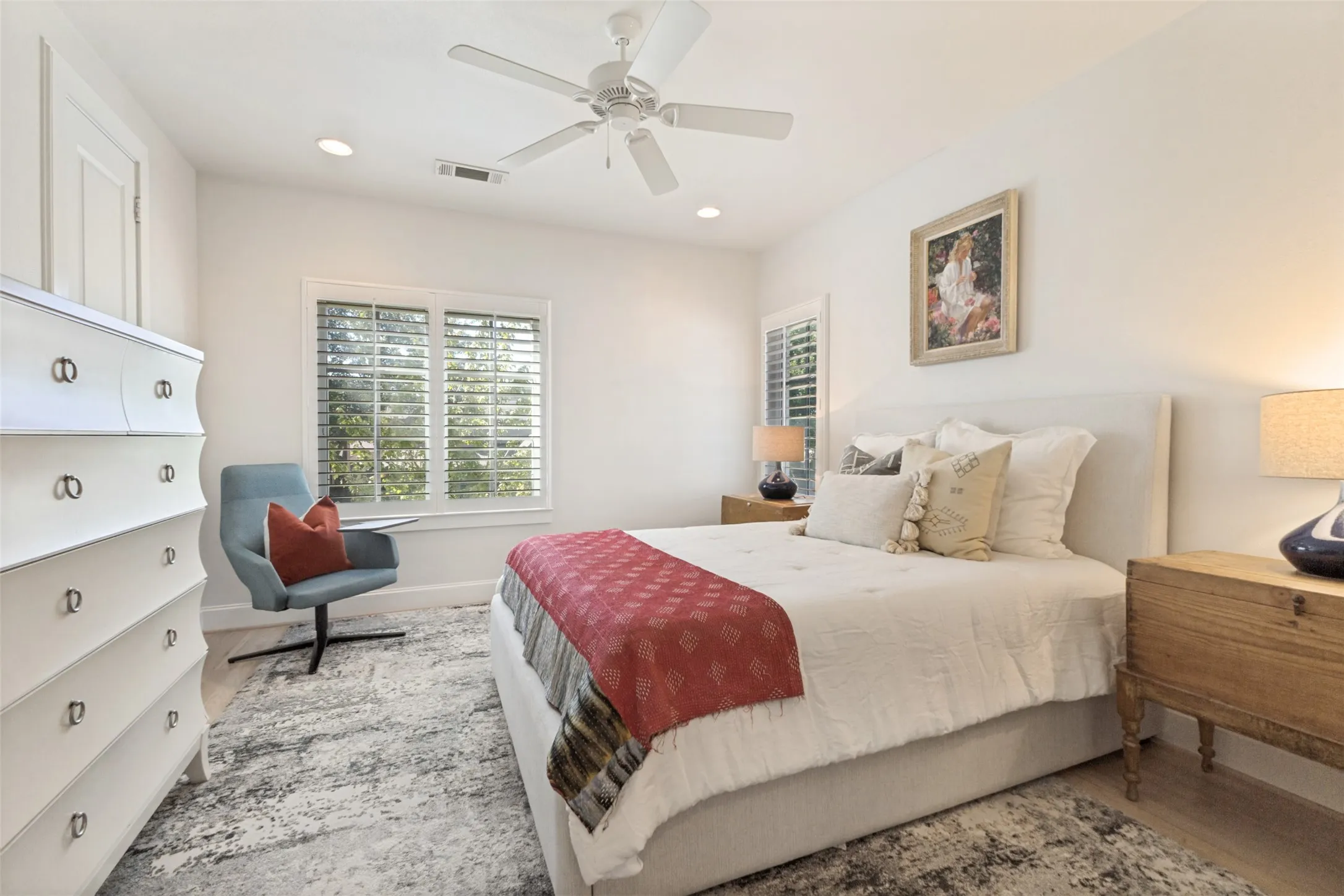 Single Family Residence For Sale in Dallas County , 6946 Sperry Street, Dallas, Texas 75214, 4 Bedroom, 4 Bathroom, 2 Garage spaces, 3,625 Sqft, built in 2012, mls#21361739, Real Estate Agent in Dallas, Homes For Sale in Dallas county, Homes For Sale in Dallas, Realtor in Dallas Texas, Real Estate Brokerage Independent Realty Texas, Luminita Cordes Realtor