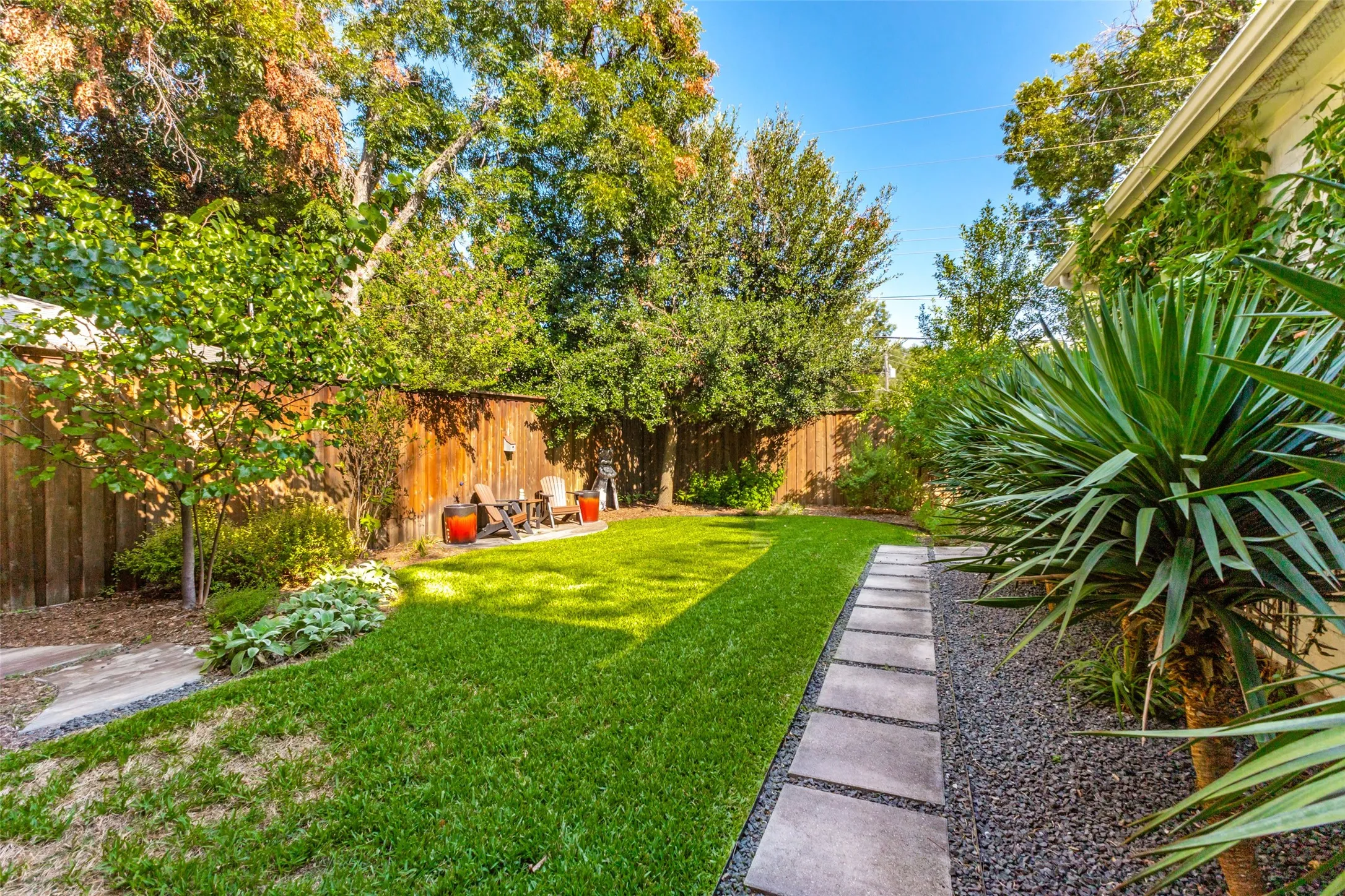 Single Family Residence For Sale in Dallas County , 6946 Sperry Street, Dallas, Texas 75214, 4 Bedroom, 4 Bathroom, 2 Garage spaces, 3,625 Sqft, built in 2012, mls#21361739, Real Estate Agent in Dallas, Homes For Sale in Dallas county, Homes For Sale in Dallas, Realtor in Dallas Texas, Real Estate Brokerage Independent Realty Texas, Luminita Cordes Realtor