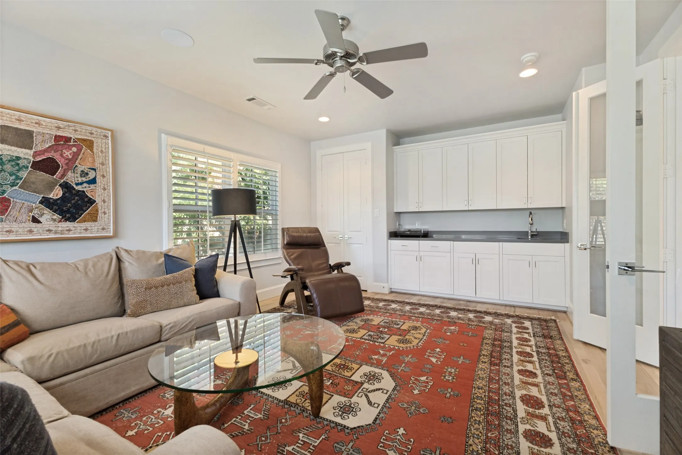 Single Family Residence For Sale in Dallas County , 6946 Sperry Street, Dallas, Texas 75214, 4 Bedroom, 4 Bathroom, 2 Garage spaces, 3,625 Sqft, built in 2012, mls#21361739, Real Estate Agent in Dallas, Homes For Sale in Dallas county, Homes For Sale in Dallas, Realtor in Dallas Texas, Real Estate Brokerage Independent Realty Texas, Luminita Cordes Realtor