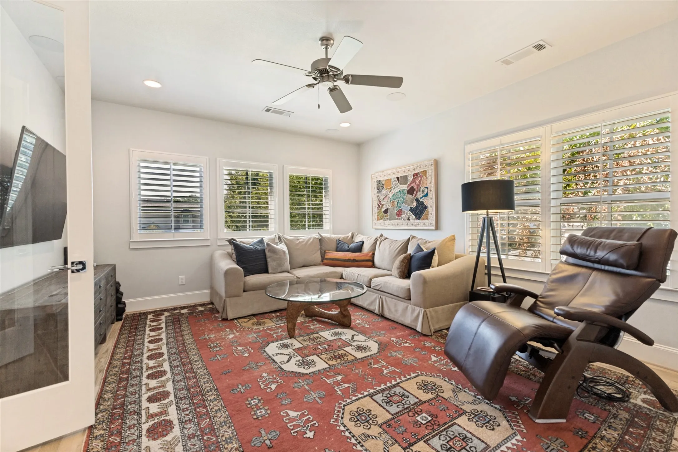 Single Family Residence For Sale in Dallas County , 6946 Sperry Street, Dallas, Texas 75214, 4 Bedroom, 4 Bathroom, 2 Garage spaces, 3,625 Sqft, built in 2012, mls#21361739, Real Estate Agent in Dallas, Homes For Sale in Dallas county, Homes For Sale in Dallas, Realtor in Dallas Texas, Real Estate Brokerage Independent Realty Texas, Luminita Cordes Realtor
