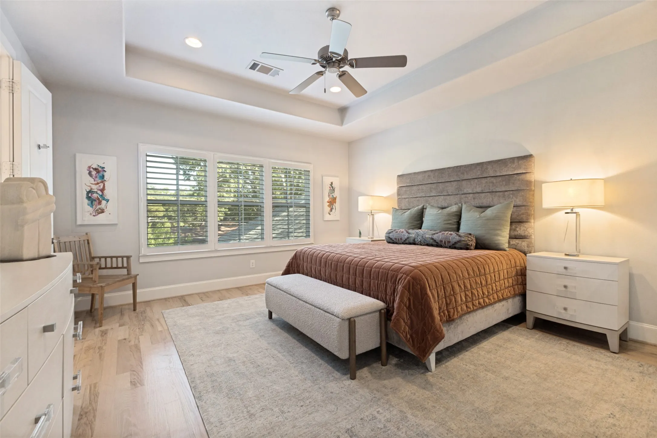 Single Family Residence For Sale in Dallas County , 6946 Sperry Street, Dallas, Texas 75214, 4 Bedroom, 4 Bathroom, 2 Garage spaces, 3,625 Sqft, built in 2012, mls#21361739, Real Estate Agent in Dallas, Homes For Sale in Dallas county, Homes For Sale in Dallas, Realtor in Dallas Texas, Real Estate Brokerage Independent Realty Texas, Luminita Cordes Realtor