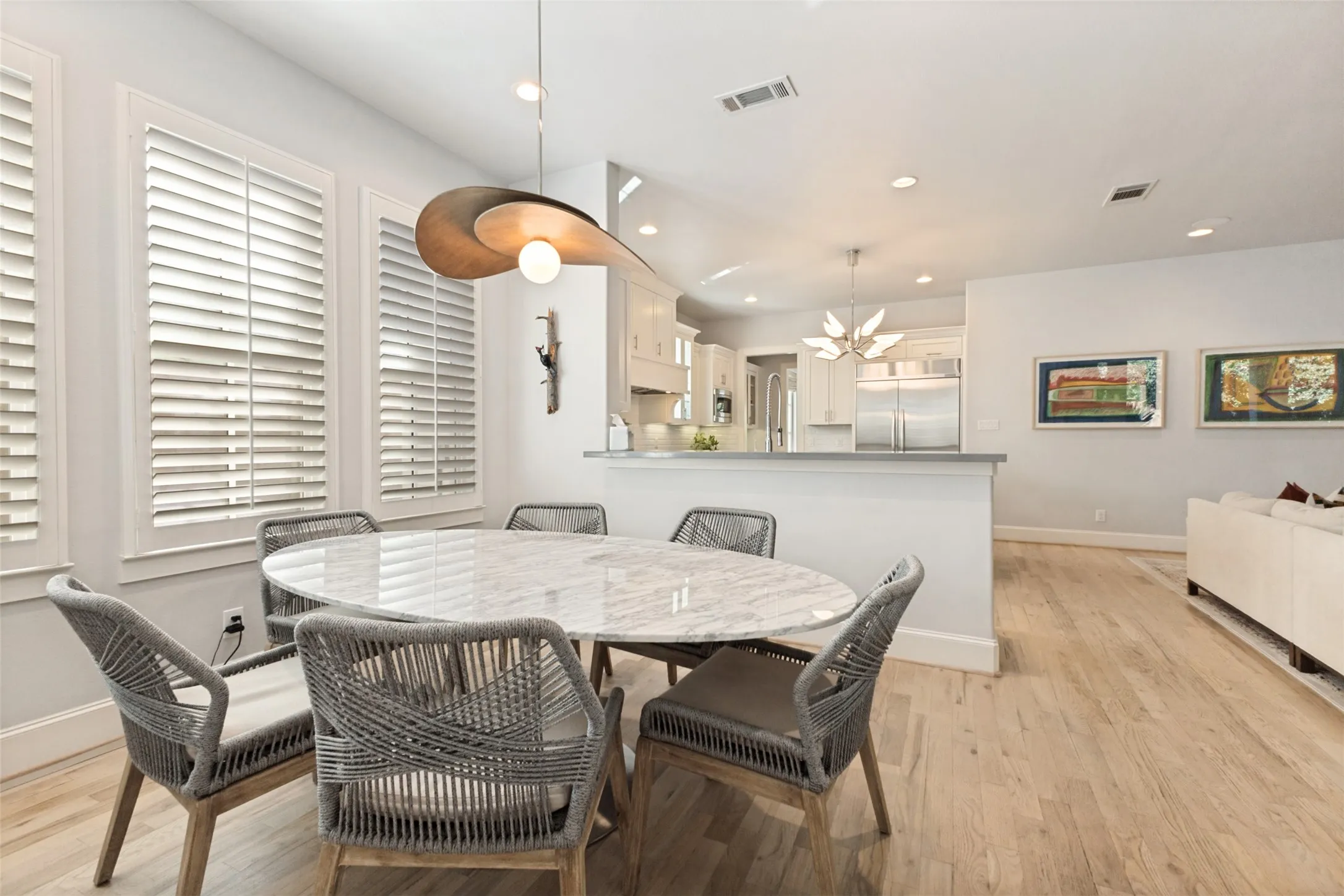 Single Family Residence For Sale in Dallas County , 6946 Sperry Street, Dallas, Texas 75214, 4 Bedroom, 4 Bathroom, 2 Garage spaces, 3,625 Sqft, built in 2012, mls#21361739, Real Estate Agent in Dallas, Homes For Sale in Dallas county, Homes For Sale in Dallas, Realtor in Dallas Texas, Real Estate Brokerage Independent Realty Texas, Luminita Cordes Realtor