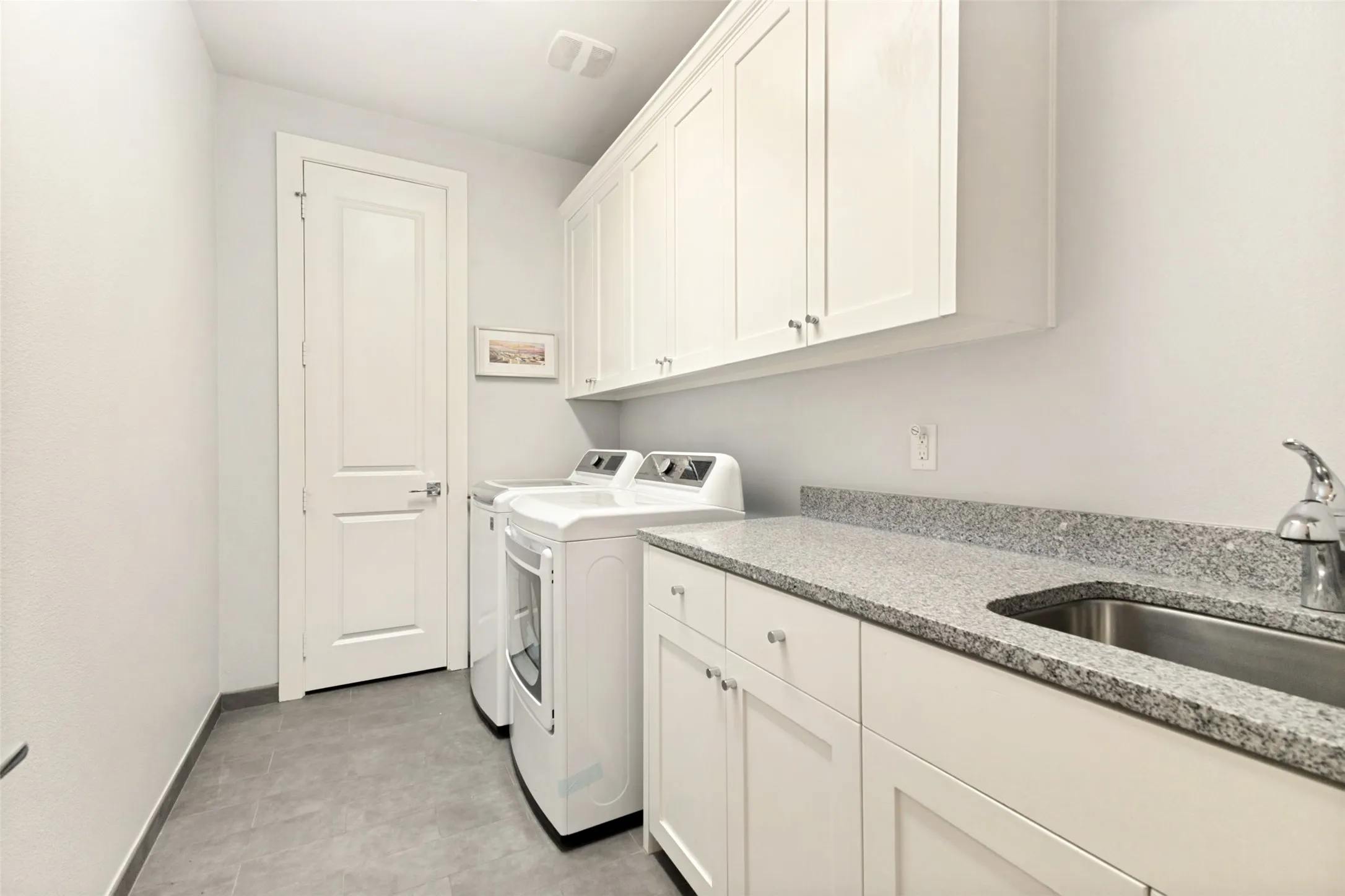 Single Family Residence For Sale in Dallas County , 6946 Sperry Street, Dallas, Texas 75214, 4 Bedroom, 4 Bathroom, 2 Garage spaces, 3,625 Sqft, built in 2012, mls#21361739, Real Estate Agent in Dallas, Homes For Sale in Dallas county, Homes For Sale in Dallas, Realtor in Dallas Texas, Real Estate Brokerage Independent Realty Texas, Luminita Cordes Realtor