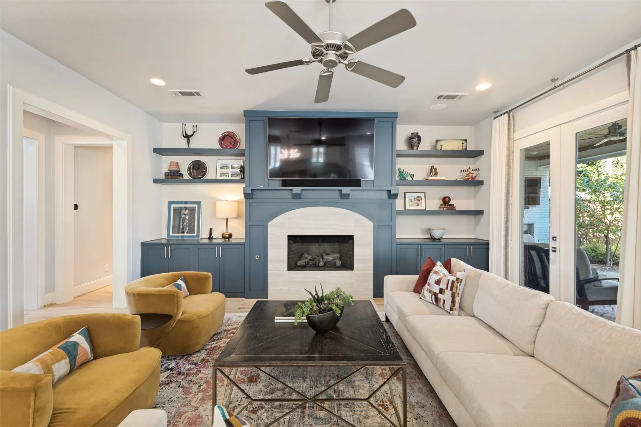 Single Family Residence For Sale in Dallas County , 6946 Sperry Street, Dallas, Texas 75214, 4 Bedroom, 4 Bathroom, 2 Garage spaces, 3,625 Sqft, built in 2012, mls#21361739, Real Estate Agent in Dallas, Homes For Sale in Dallas county, Homes For Sale in Dallas, Realtor in Dallas Texas, Real Estate Brokerage Independent Realty Texas, Luminita Cordes Realtor