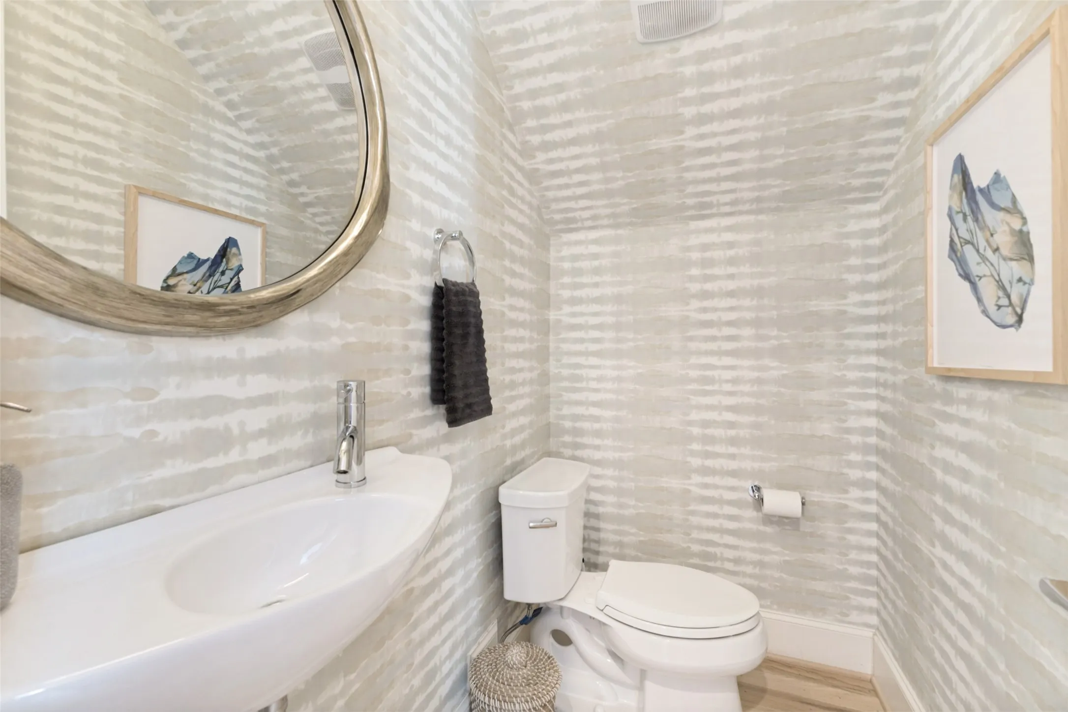 Single Family Residence For Sale in Dallas County , 6946 Sperry Street, Dallas, Texas 75214, 4 Bedroom, 4 Bathroom, 2 Garage spaces, 3,625 Sqft, built in 2012, mls#21361739, Real Estate Agent in Dallas, Homes For Sale in Dallas county, Homes For Sale in Dallas, Realtor in Dallas Texas, Real Estate Brokerage Independent Realty Texas, Luminita Cordes Realtor