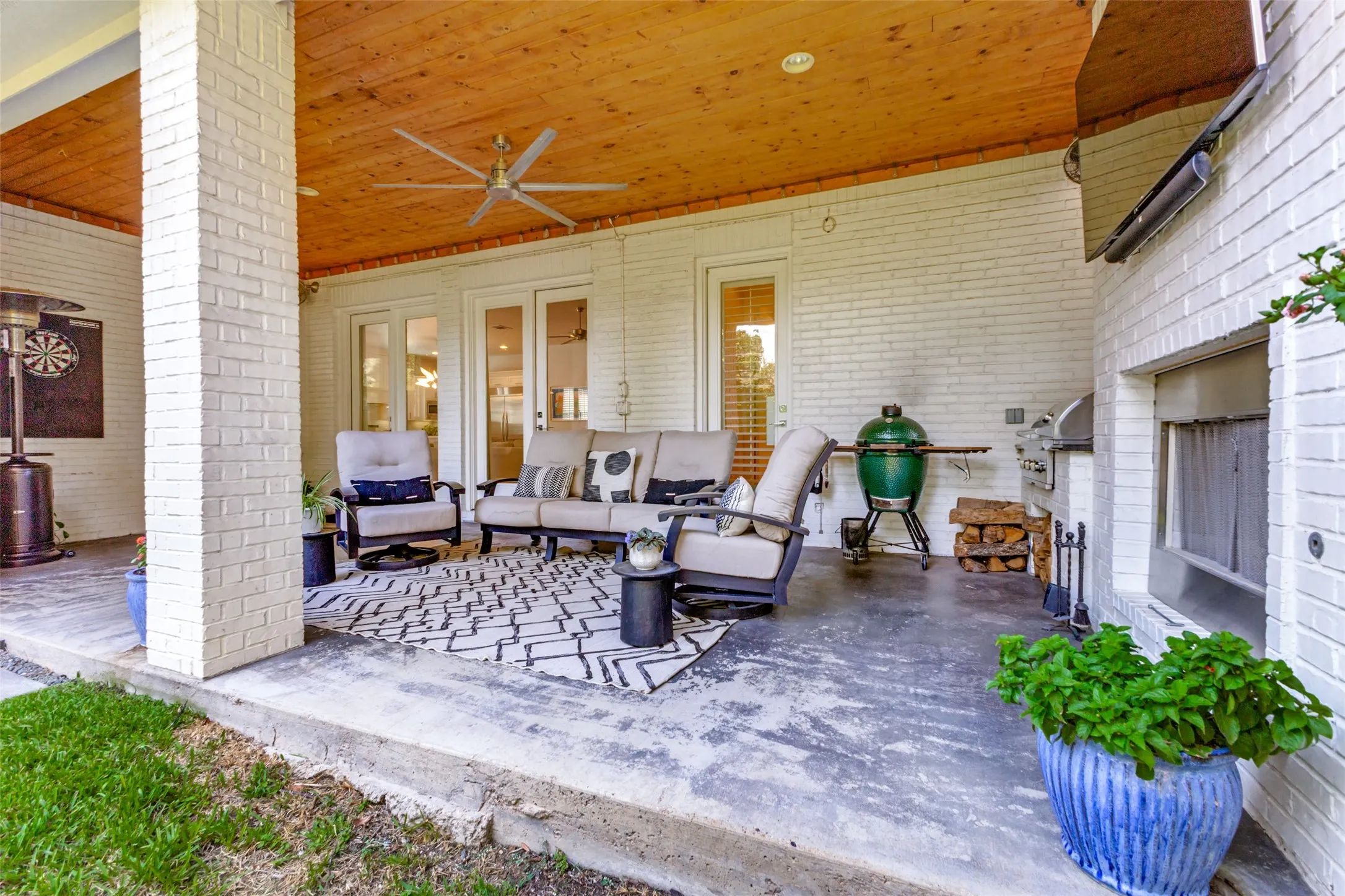 Single Family Residence For Sale in Dallas County , 6946 Sperry Street, Dallas, Texas 75214, 4 Bedroom, 4 Bathroom, 2 Garage spaces, 3,625 Sqft, built in 2012, mls#21361739, Real Estate Agent in Dallas, Homes For Sale in Dallas county, Homes For Sale in Dallas, Realtor in Dallas Texas, Real Estate Brokerage Independent Realty Texas, Luminita Cordes Realtor