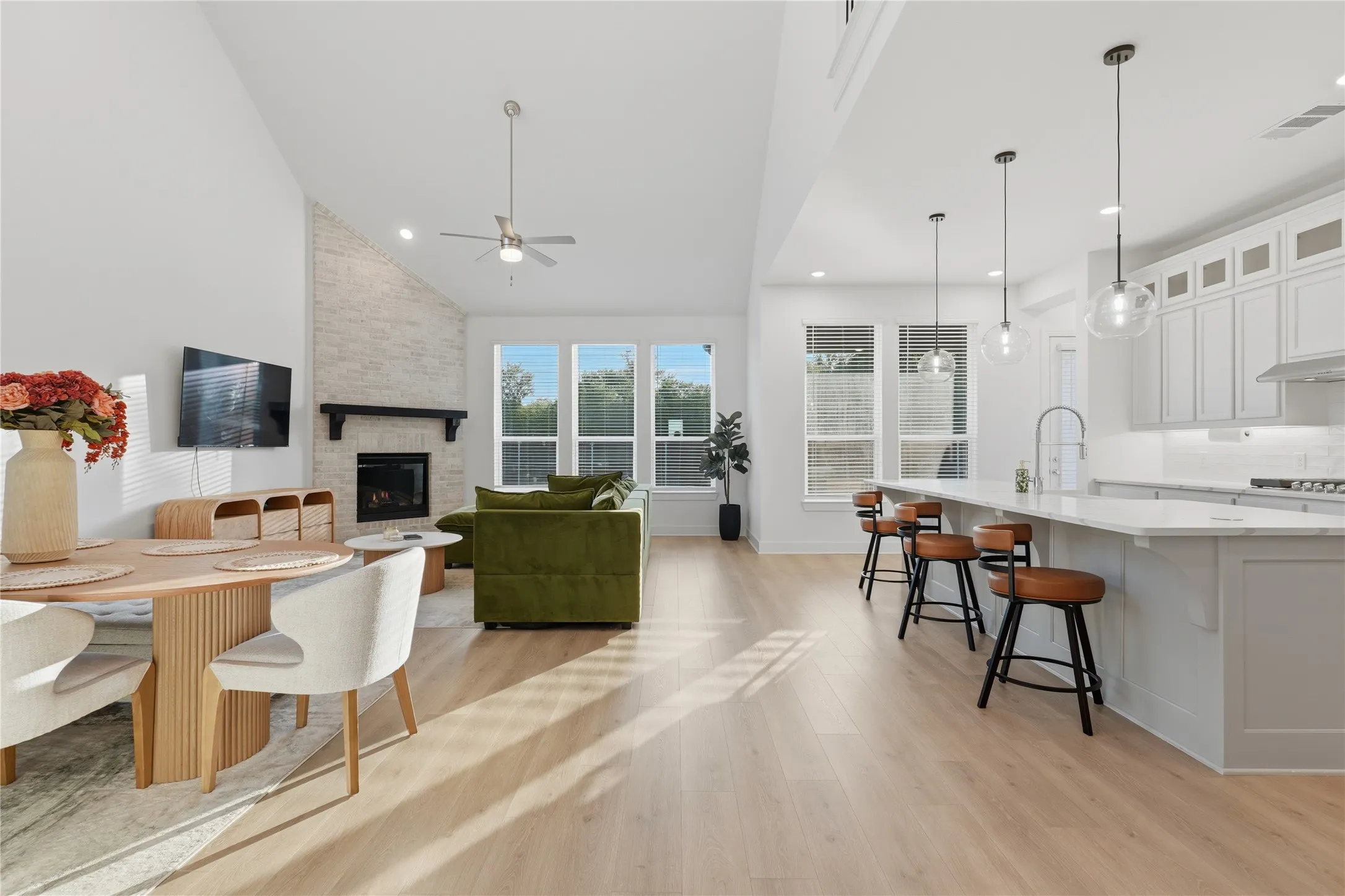 Single Family Residence For Rent in Rockwall County , 1838 Costa Verde Drive, Mclendon Chisholm, Texas 75032, 4 Bedroom, 5 Bathroom, 3 Garage spaces, 3,365 Sqft, built in 2024, mls#21363115, Real Estate Agent in Mclendon Chisholm, Homes For Rent in Rockwall county, Homes For Rent in Mclendon Chisholm, Realtor in Mclendon Chisholm Texas, Real Estate Brokerage Independent Realty Texas, Luminita Cordes Realtor