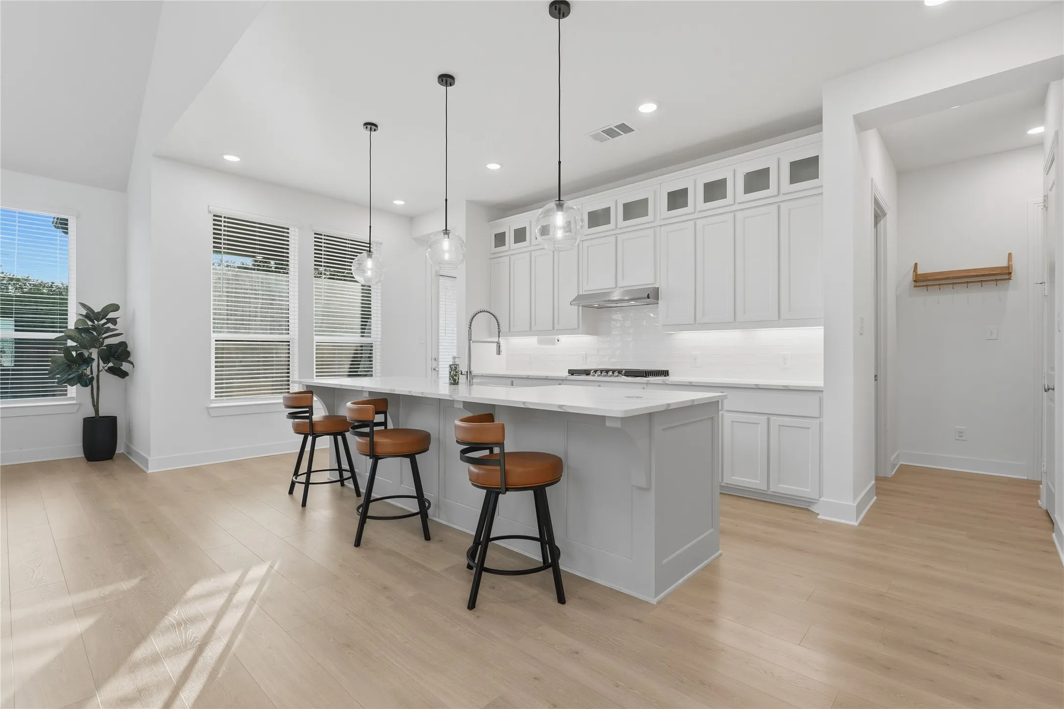 Single Family Residence For Rent in Rockwall County , 1838 Costa Verde Drive, Mclendon Chisholm, Texas 75032, 4 Bedroom, 5 Bathroom, 3 Garage spaces, 3,365 Sqft, built in 2024, mls#21363115, Real Estate Agent in Mclendon Chisholm, Homes For Rent in Rockwall county, Homes For Rent in Mclendon Chisholm, Realtor in Mclendon Chisholm Texas, Real Estate Brokerage Independent Realty Texas, Luminita Cordes Realtor