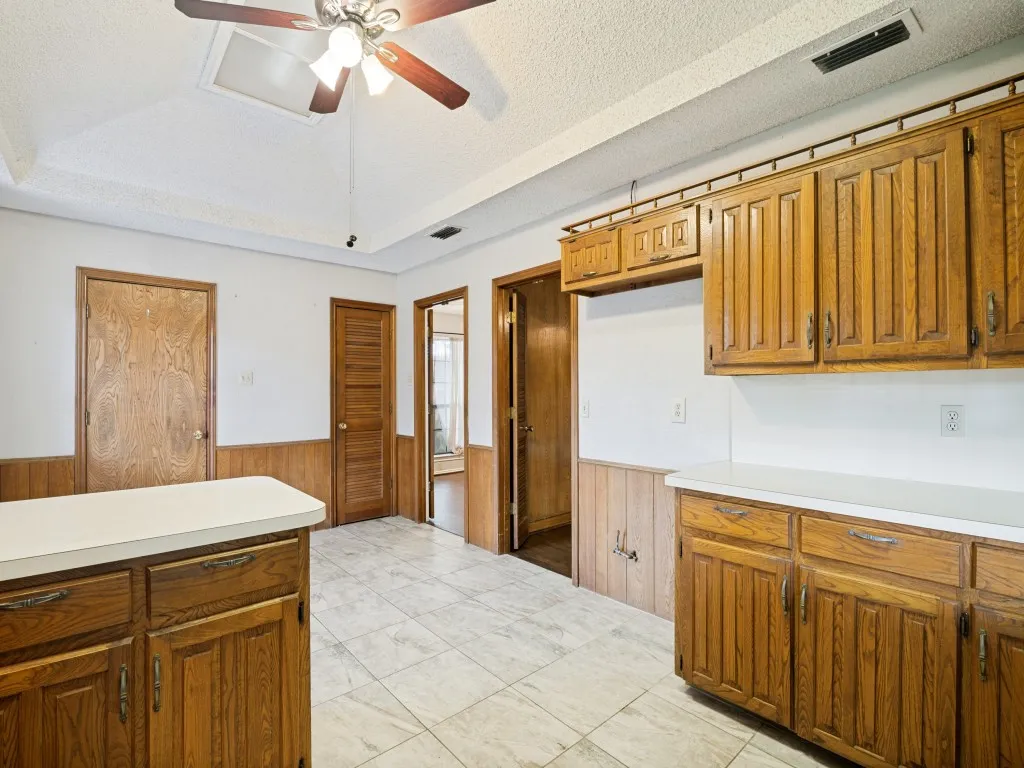 Single Family Residence For Rent in Dallas County , 5114 Vera Cruz Drive, Garland, Texas 75043, 3 Bedroom, 2 Bathroom, 2 Garage spaces, 1,966 Sqft, built in 1979, mls#21363586, Real Estate Agent in Garland, Homes For Rent in Dallas county, Homes For Rent in Garland, Realtor in Garland Texas, Real Estate Brokerage Independent Realty Texas, Luminita Cordes Realtor