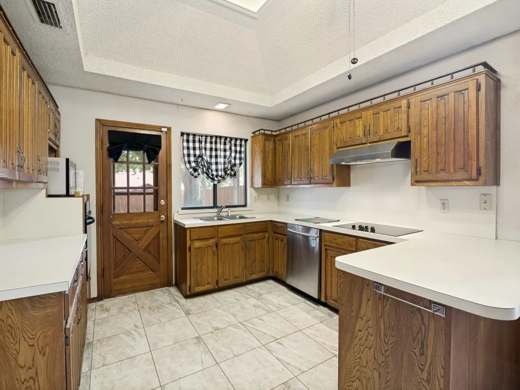 Single Family Residence For Rent in Dallas County , 5114 Vera Cruz Drive, Garland, Texas 75043, 3 Bedroom, 2 Bathroom, 2 Garage spaces, 1,966 Sqft, built in 1979, mls#21363586, Real Estate Agent in Garland, Homes For Rent in Dallas county, Homes For Rent in Garland, Realtor in Garland Texas, Real Estate Brokerage Independent Realty Texas, Luminita Cordes Realtor