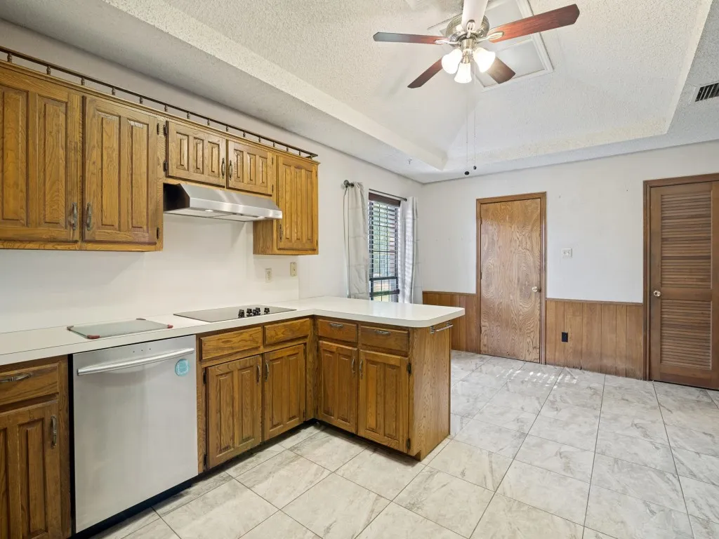 Single Family Residence For Rent in Dallas County , 5114 Vera Cruz Drive, Garland, Texas 75043, 3 Bedroom, 2 Bathroom, 2 Garage spaces, 1,966 Sqft, built in 1979, mls#21363586, Real Estate Agent in Garland, Homes For Rent in Dallas county, Homes For Rent in Garland, Realtor in Garland Texas, Real Estate Brokerage Independent Realty Texas, Luminita Cordes Realtor