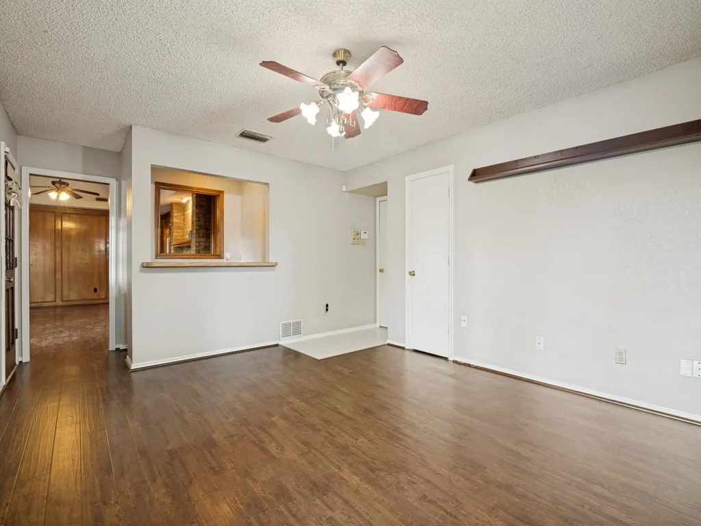 Single Family Residence For Rent in Dallas County , 5114 Vera Cruz Drive, Garland, Texas 75043, 3 Bedroom, 2 Bathroom, 2 Garage spaces, 1,966 Sqft, built in 1979, mls#21363586, Real Estate Agent in Garland, Homes For Rent in Dallas county, Homes For Rent in Garland, Realtor in Garland Texas, Real Estate Brokerage Independent Realty Texas, Luminita Cordes Realtor