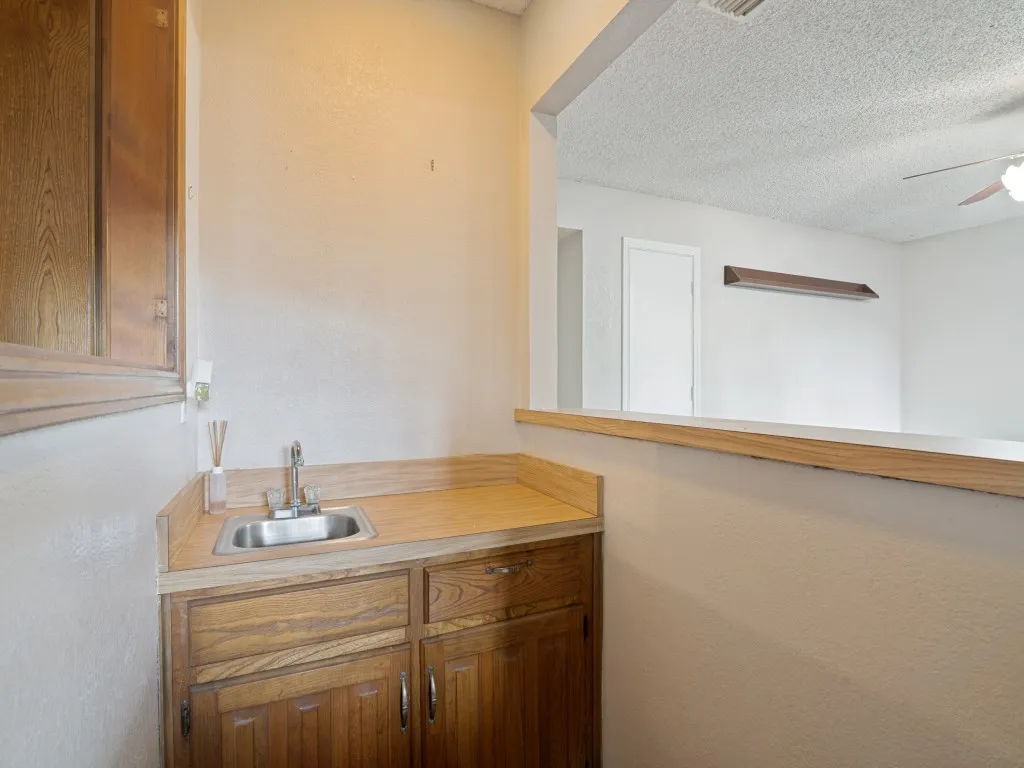 Single Family Residence For Rent in Dallas County , 5114 Vera Cruz Drive, Garland, Texas 75043, 3 Bedroom, 2 Bathroom, 2 Garage spaces, 1,966 Sqft, built in 1979, mls#21363586, Real Estate Agent in Garland, Homes For Rent in Dallas county, Homes For Rent in Garland, Realtor in Garland Texas, Real Estate Brokerage Independent Realty Texas, Luminita Cordes Realtor