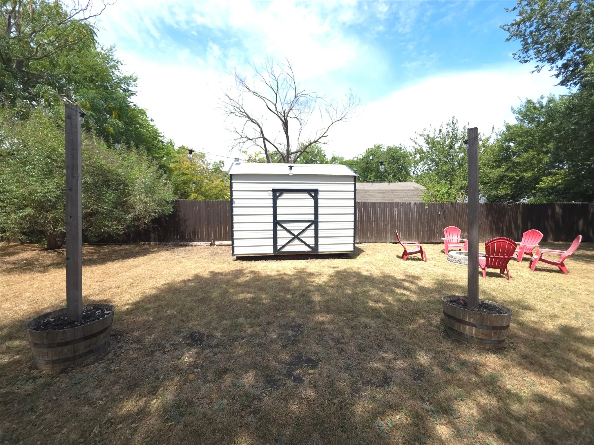 Single Family Residence For Sale in Collin County , 1405 N Oak Street, Mc Kinney, Texas 75069, 3 Bedroom, 2 Bathroom, Garage spaces, 1,300 Sqft, built in 1965, mls#21363590, Real Estate Agent in Mc Kinney, Homes For Sale in Collin county, Homes For Sale in Mc Kinney, Realtor in Mc Kinney Texas, Real Estate Brokerage Independent Realty Texas, Luminita Cordes Realtor