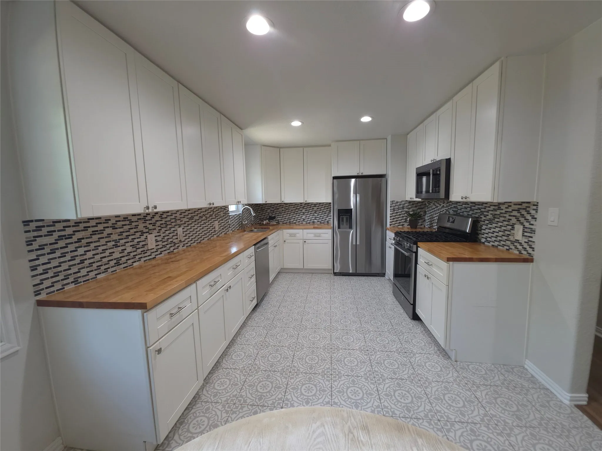 Single Family Residence For Sale in Collin County , 1405 N Oak Street, Mc Kinney, Texas 75069, 3 Bedroom, 2 Bathroom, Garage spaces, 1,300 Sqft, built in 1965, mls#21363590, Real Estate Agent in Mc Kinney, Homes For Sale in Collin county, Homes For Sale in Mc Kinney, Realtor in Mc Kinney Texas, Real Estate Brokerage Independent Realty Texas, Luminita Cordes Realtor