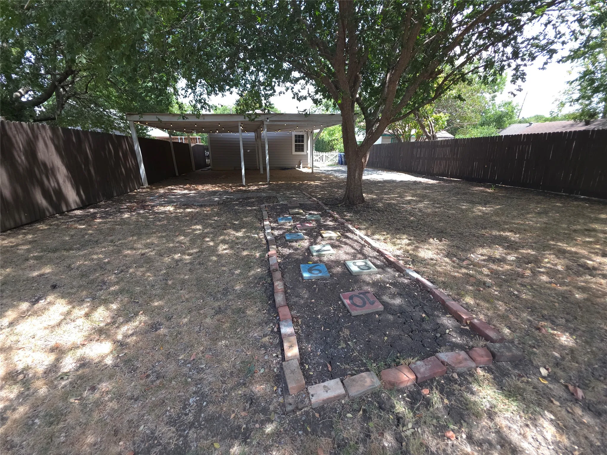 Single Family Residence For Sale in Collin County , 1405 N Oak Street, Mc Kinney, Texas 75069, 3 Bedroom, 2 Bathroom, Garage spaces, 1,300 Sqft, built in 1965, mls#21363590, Real Estate Agent in Mc Kinney, Homes For Sale in Collin county, Homes For Sale in Mc Kinney, Realtor in Mc Kinney Texas, Real Estate Brokerage Independent Realty Texas, Luminita Cordes Realtor