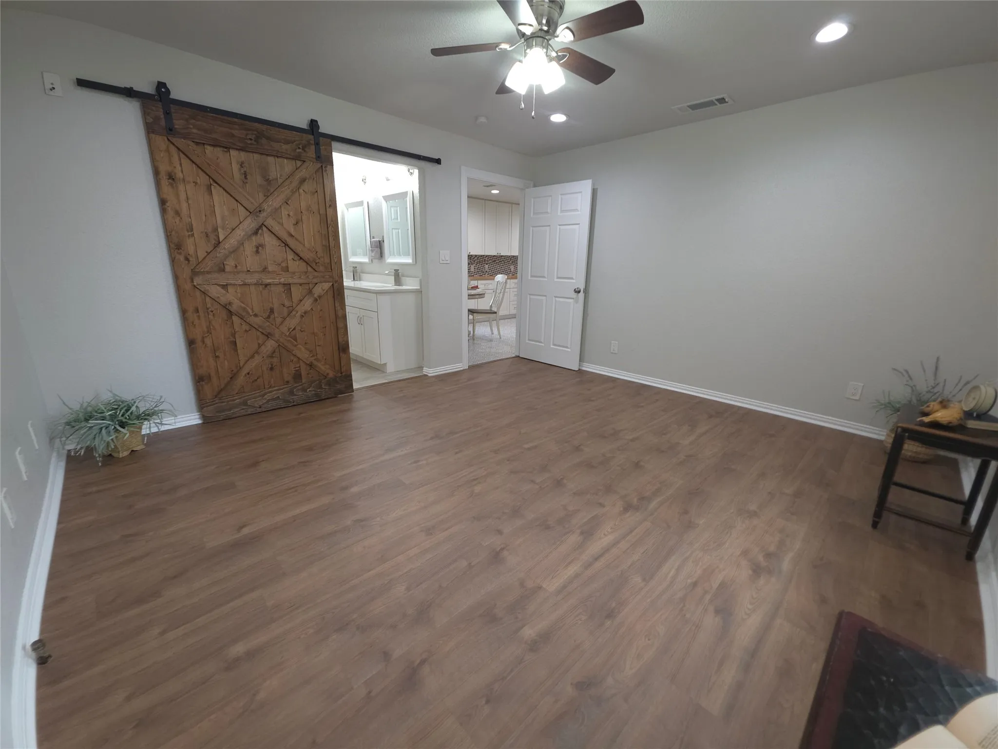 Single Family Residence For Sale in Collin County , 1405 N Oak Street, Mc Kinney, Texas 75069, 3 Bedroom, 2 Bathroom, Garage spaces, 1,300 Sqft, built in 1965, mls#21363590, Real Estate Agent in Mc Kinney, Homes For Sale in Collin county, Homes For Sale in Mc Kinney, Realtor in Mc Kinney Texas, Real Estate Brokerage Independent Realty Texas, Luminita Cordes Realtor