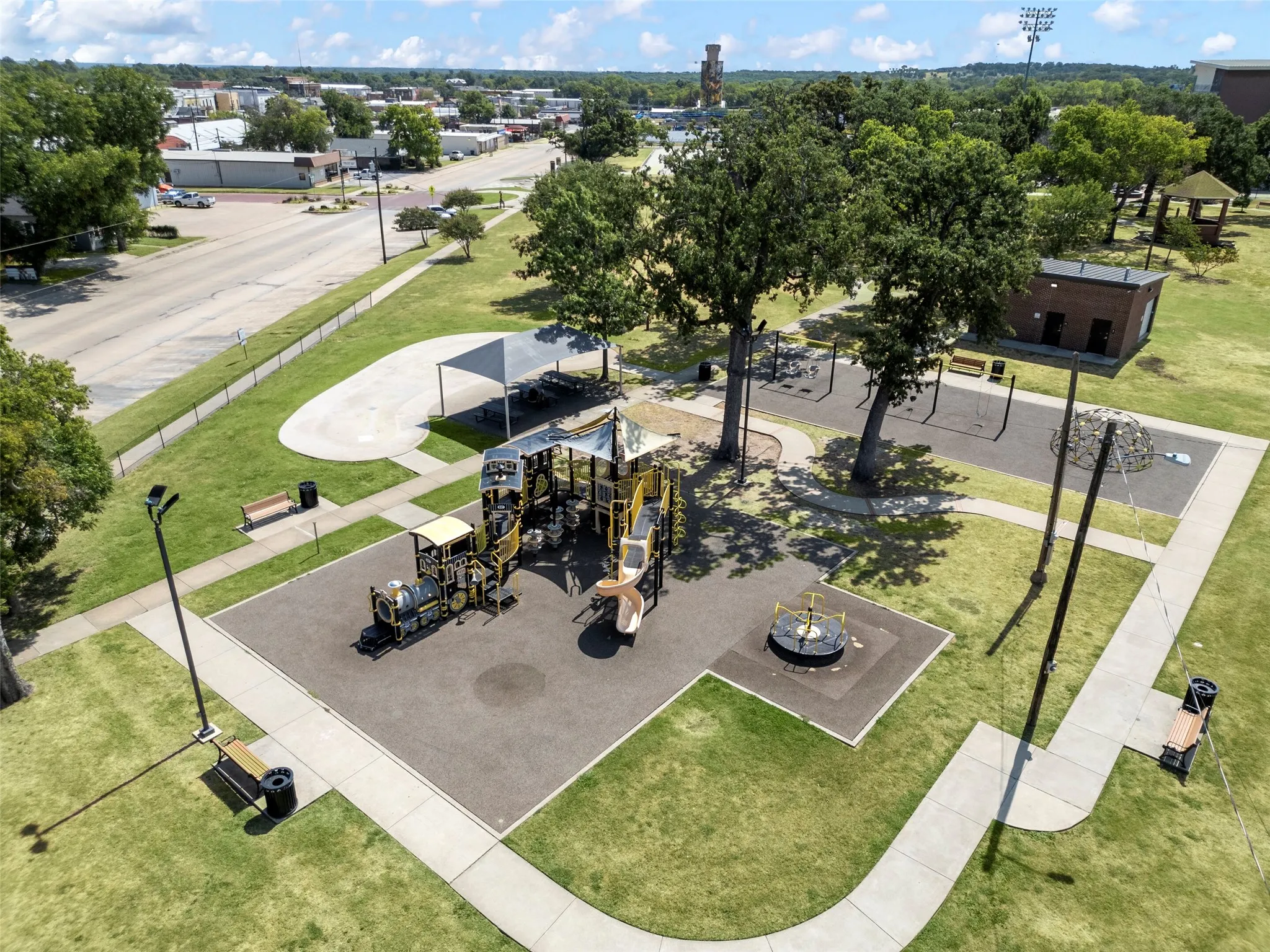 Single Family Residence For Sale in Grayson County , 400 W Morgan Street, Denison, Texas 75020, 3 Bedroom, 2 Bathroom, Garage spaces, 1,441 Sqft, built in 1940, mls#21362688, Real Estate Agent in Denison, Homes For Sale in Grayson county, Homes For Sale in Denison, Realtor in Denison Texas, Real Estate Brokerage Independent Realty Texas, Luminita Cordes Realtor