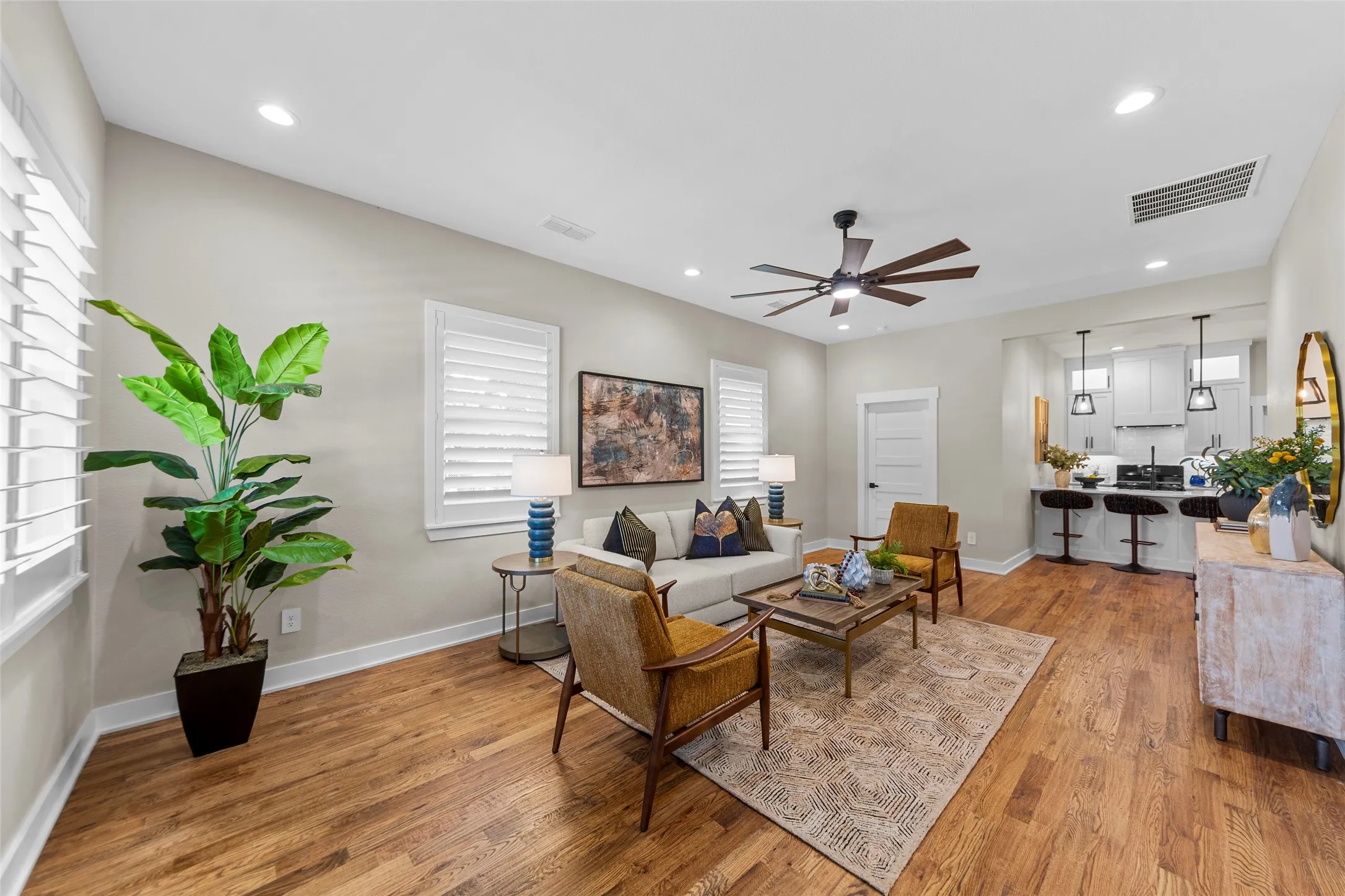 Single Family Residence For Sale in Grayson County , 400 W Morgan Street, Denison, Texas 75020, 3 Bedroom, 2 Bathroom, Garage spaces, 1,441 Sqft, built in 1940, mls#21362688, Real Estate Agent in Denison, Homes For Sale in Grayson county, Homes For Sale in Denison, Realtor in Denison Texas, Real Estate Brokerage Independent Realty Texas, Luminita Cordes Realtor