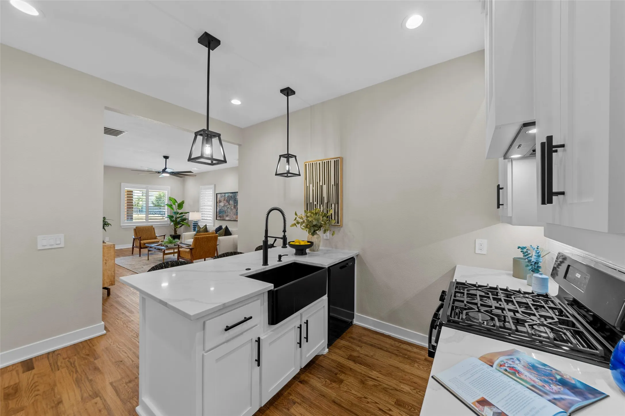 Single Family Residence For Sale in Grayson County , 400 W Morgan Street, Denison, Texas 75020, 3 Bedroom, 2 Bathroom, Garage spaces, 1,441 Sqft, built in 1940, mls#21362688, Real Estate Agent in Denison, Homes For Sale in Grayson county, Homes For Sale in Denison, Realtor in Denison Texas, Real Estate Brokerage Independent Realty Texas, Luminita Cordes Realtor