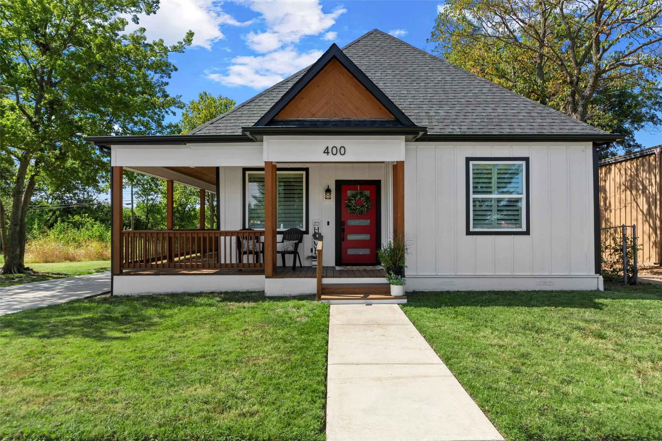 Single Family Residence For Sale in Grayson County , 400 W Morgan Street, Denison, Texas 75020, 3 Bedroom, 2 Bathroom, Garage spaces, 1,441 Sqft, built in 1940, mls#21362688, Real Estate Agent in Denison, Homes For Sale in Grayson county, Homes For Sale in Denison, Realtor in Denison Texas, Real Estate Brokerage Independent Realty Texas, Luminita Cordes Realtor