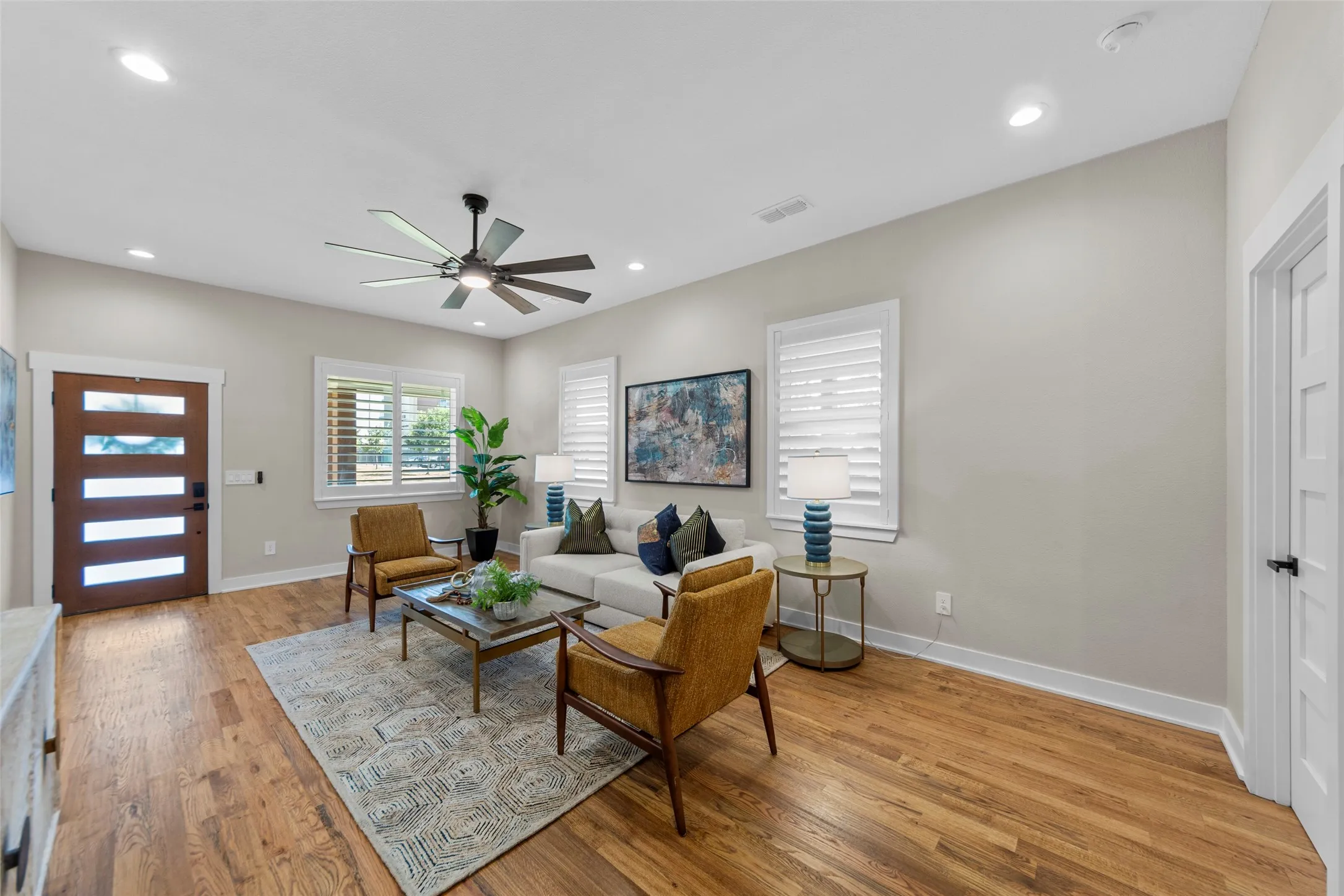 Single Family Residence For Sale in Grayson County , 400 W Morgan Street, Denison, Texas 75020, 3 Bedroom, 2 Bathroom, Garage spaces, 1,441 Sqft, built in 1940, mls#21362688, Real Estate Agent in Denison, Homes For Sale in Grayson county, Homes For Sale in Denison, Realtor in Denison Texas, Real Estate Brokerage Independent Realty Texas, Luminita Cordes Realtor