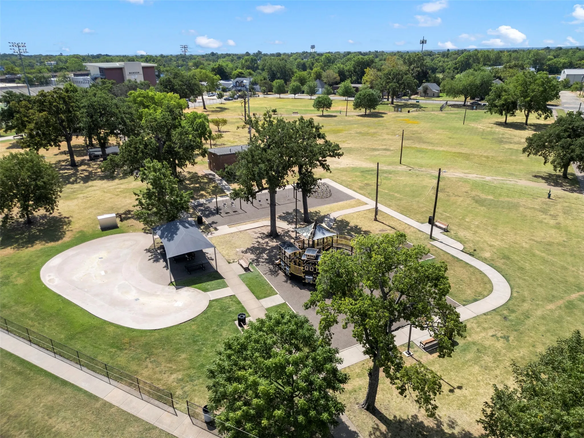 Single Family Residence For Sale in Grayson County , 400 W Morgan Street, Denison, Texas 75020, 3 Bedroom, 2 Bathroom, Garage spaces, 1,441 Sqft, built in 1940, mls#21362688, Real Estate Agent in Denison, Homes For Sale in Grayson county, Homes For Sale in Denison, Realtor in Denison Texas, Real Estate Brokerage Independent Realty Texas, Luminita Cordes Realtor