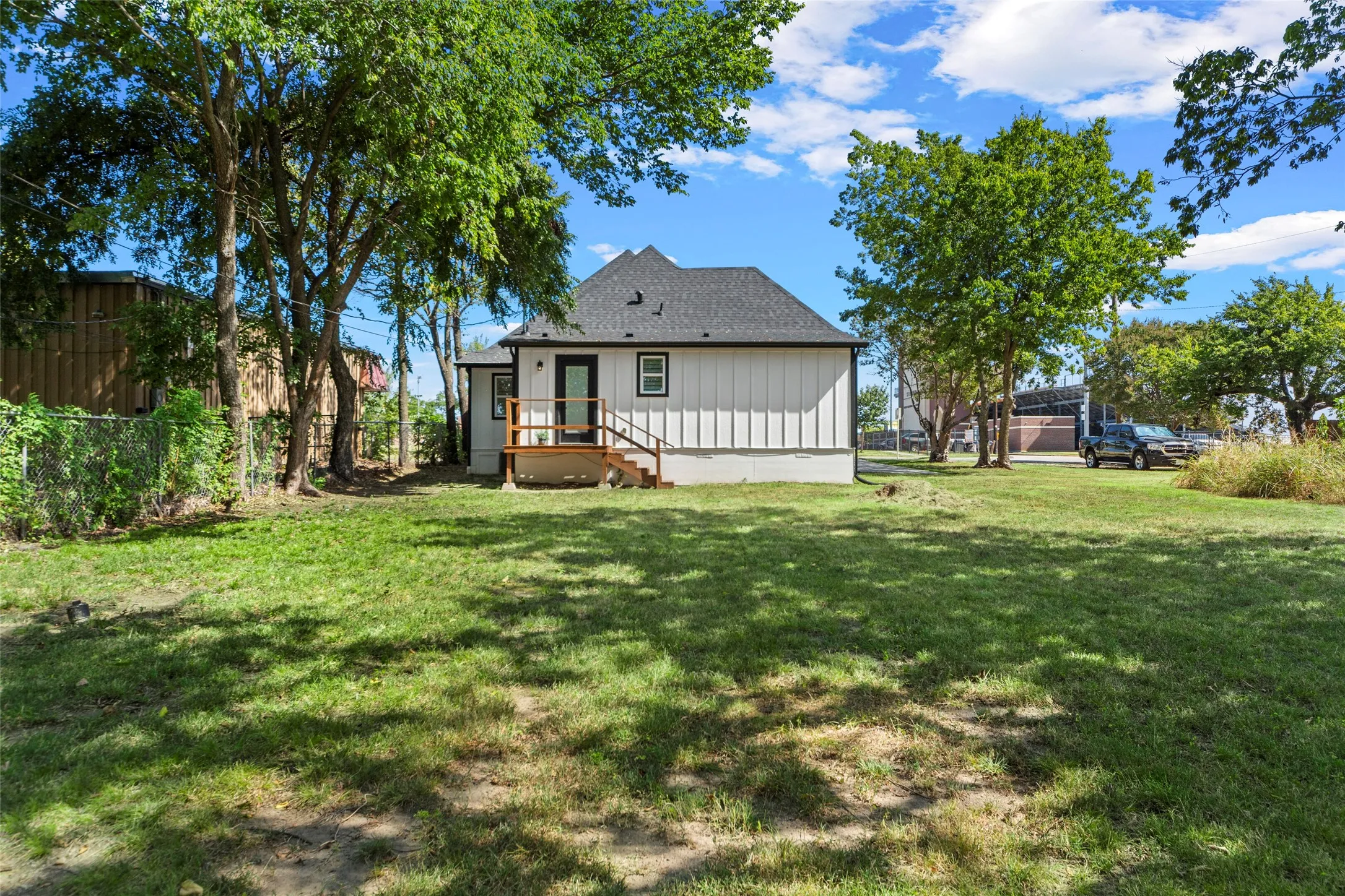Single Family Residence For Sale in Grayson County , 400 W Morgan Street, Denison, Texas 75020, 3 Bedroom, 2 Bathroom, Garage spaces, 1,441 Sqft, built in 1940, mls#21362688, Real Estate Agent in Denison, Homes For Sale in Grayson county, Homes For Sale in Denison, Realtor in Denison Texas, Real Estate Brokerage Independent Realty Texas, Luminita Cordes Realtor