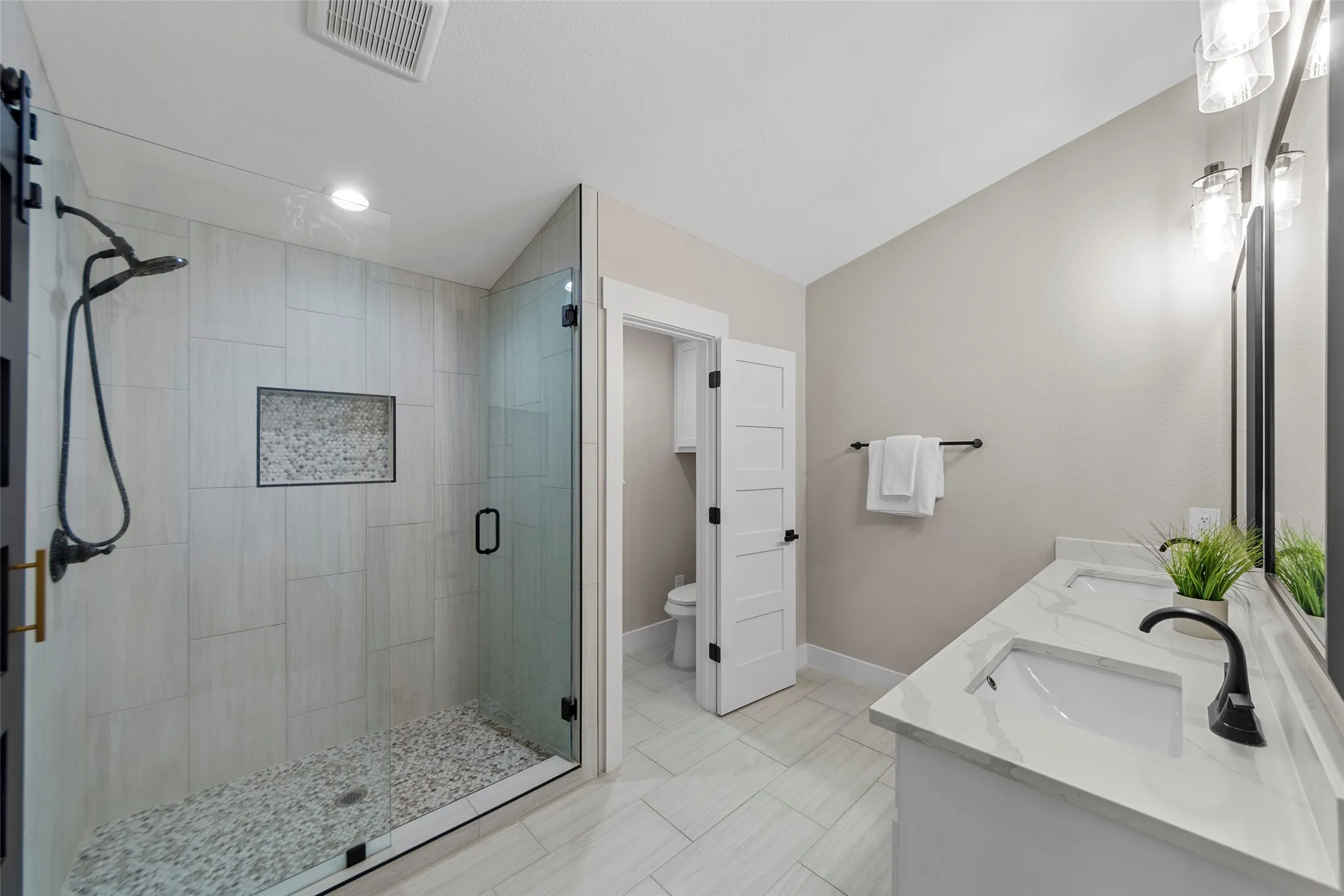 Single Family Residence For Sale in Grayson County , 400 W Morgan Street, Denison, Texas 75020, 3 Bedroom, 2 Bathroom, Garage spaces, 1,441 Sqft, built in 1940, mls#21362688, Real Estate Agent in Denison, Homes For Sale in Grayson county, Homes For Sale in Denison, Realtor in Denison Texas, Real Estate Brokerage Independent Realty Texas, Luminita Cordes Realtor