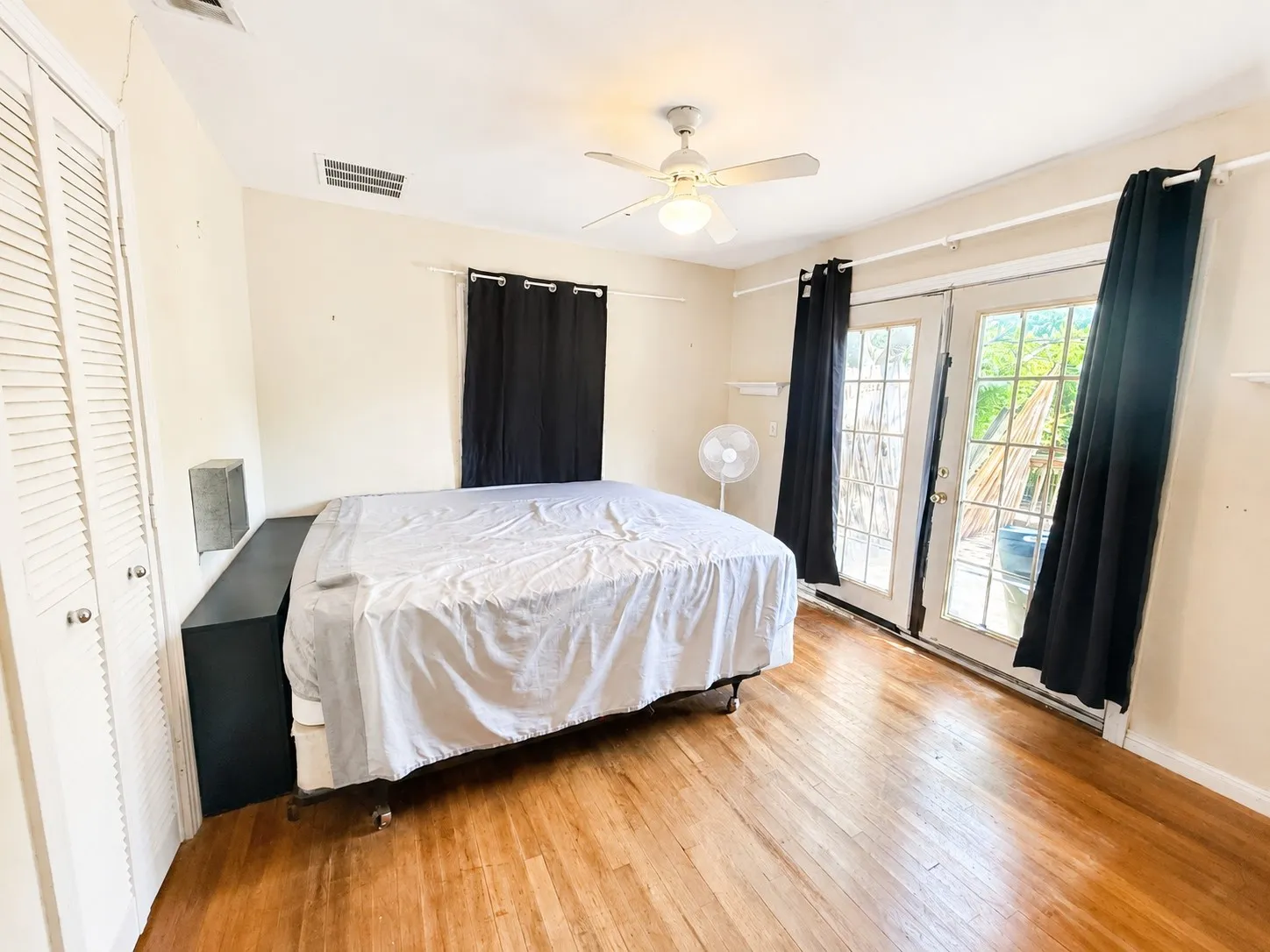 Single Family Residence For Sale in Tarrant County , 7437 Llano Avenue, Fort Worth, Texas 76116, 3 Bedroom, 1 Bathroom, Garage spaces, 1,050 Sqft, built in 1948, mls#21360000, Real Estate Agent in Fort Worth, Homes For Sale in Tarrant county, Homes For Sale in Fort Worth, Realtor in Fort Worth Texas, Real Estate Brokerage Independent Realty Texas, Luminita Cordes Realtor