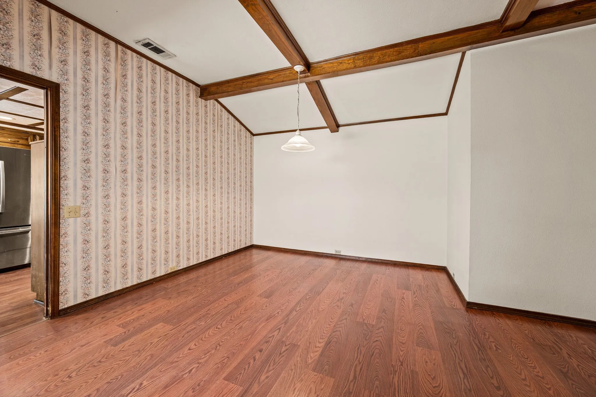 Single Family Residence For Sale in Dallas County , 16408 Lauder Lane, Dallas, Texas 75248, 3 Bedroom, 2 Bathroom, 2 Garage spaces, 1,530 Sqft, built in 1978, mls#21363588, Real Estate Agent in Dallas, Homes For Sale in Dallas county, Homes For Sale in Dallas, Realtor in Dallas Texas, Real Estate Brokerage Independent Realty Texas, Luminita Cordes Realtor